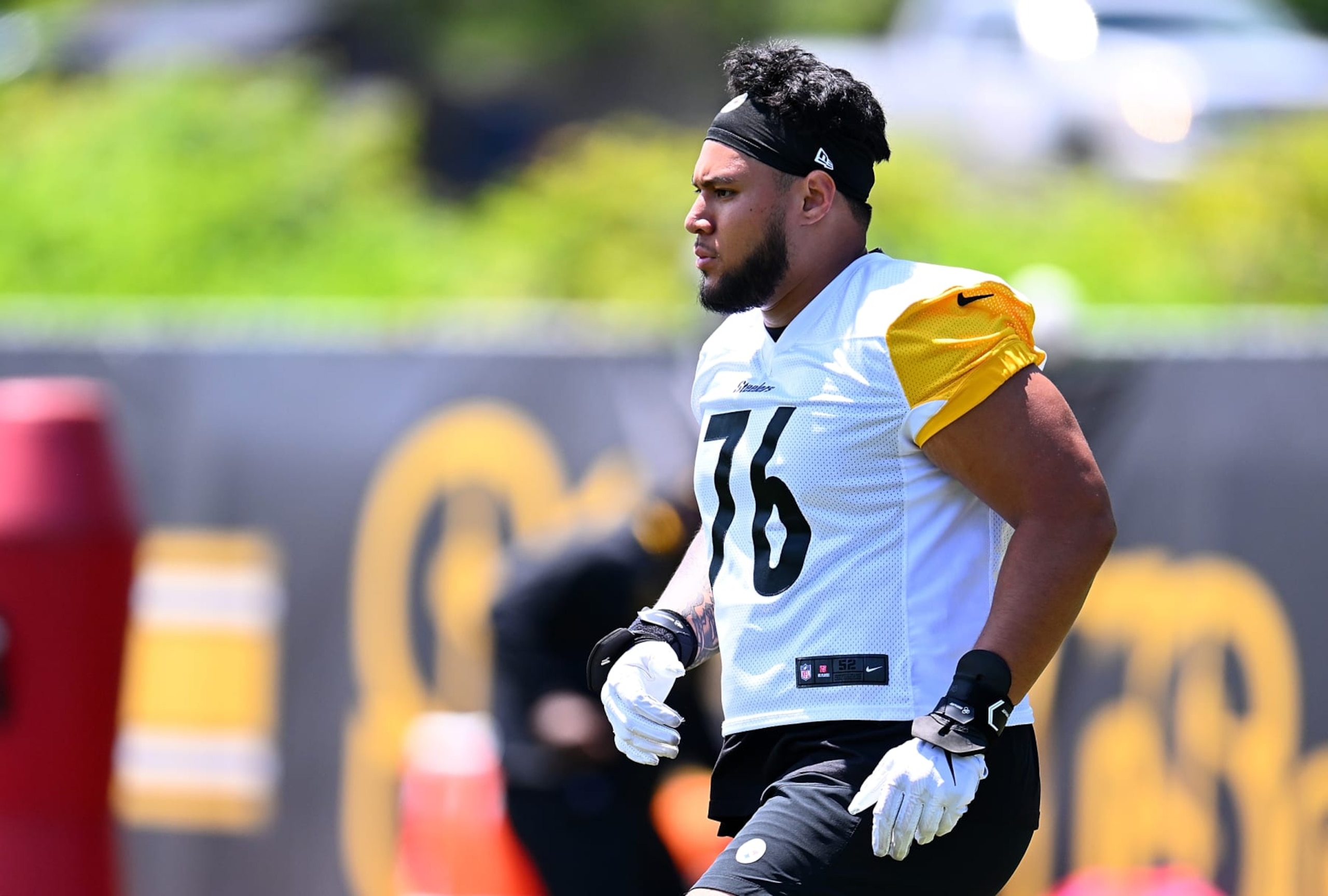 PITTSBURGH, PENNSYLVANIA - JUNE 6: Troy Fautanu #76 of the Pittsburgh Steelers works out during the Pittsburgh Steelers OTA offseason workout at UPMC Rooney Sports Complex on June 6 2024 in Pittsburgh, Pennsylvania. (Photo by Joe Sargent/Getty Images) PITTSBURGH, PENNSYLVANIA - JUNE 6: Troy Fautanu #76 of the Pittsburgh Steelers works out during the Pittsburgh Steelers OTA offseason workout at UPMC Rooney Sports Complex on June 6 2024 in Pittsburgh, Pennsylvania. (Photo by Joe Sargent/Getty Images)