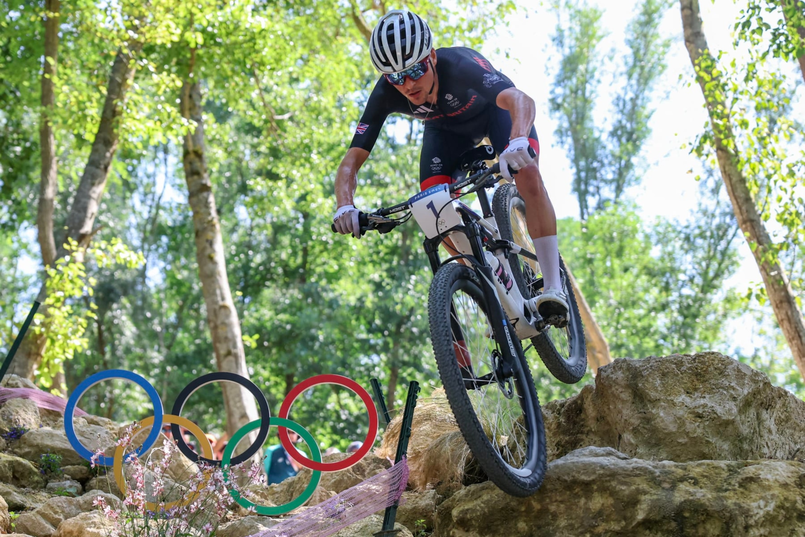 TOPSHOT - Britain's Thomas Pidcock competes in the men's cross-country mountain biking event during the Paris 2024 Olympic Games in Elancourt Hill venue in Elancourt, on July 29, 2024. (Photo by Emmanuel DUNAND / AFP) (Photo by EMMANUEL DUNAND/AFP via Getty Images)