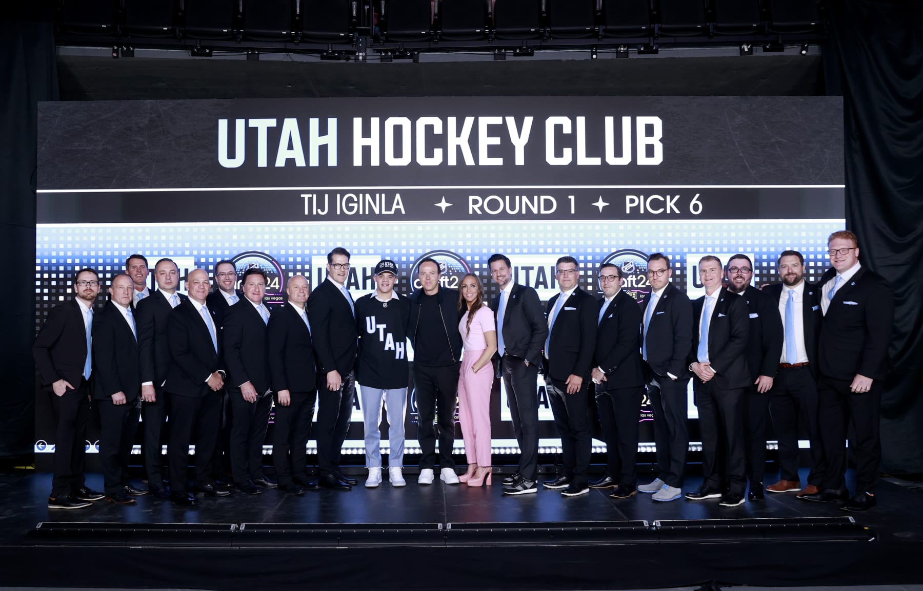 LAS VEGAS, NEVADA - JUNE 28: Tij Iginla poses for a group photo with general manager Bill Armstrong, team owners Ryan and Ashley Smith and team personnel after being selected sixth overall by Utah Hockey Club during the first round of the 2024 Upper Deck NHL Draft at Sphere on June 28, 2024 in Las Vegas, Nevada. (Photo by Jeff Vinnick/NHLI via Getty Images)