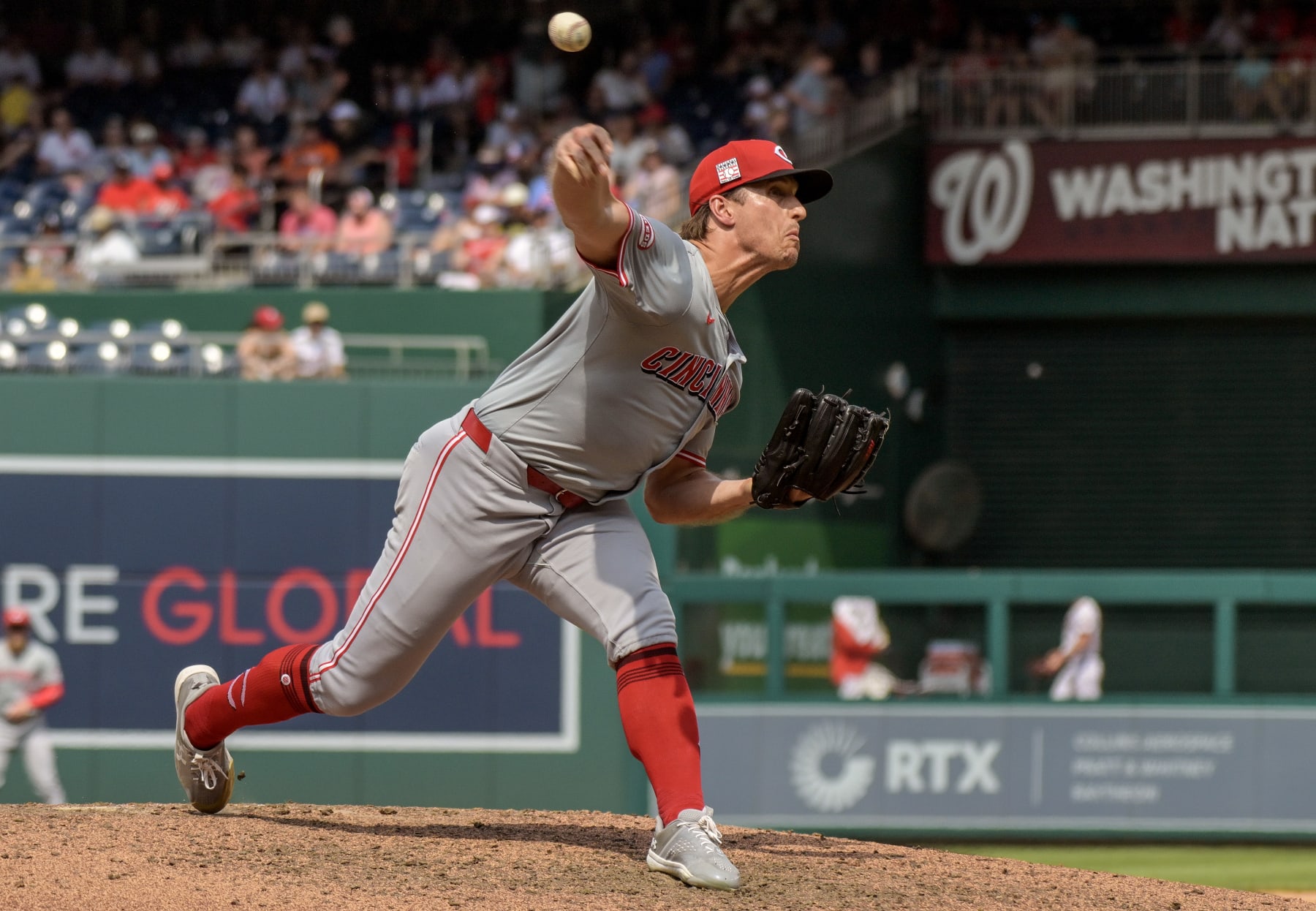 WASHINGTON, DC - JULY 21: Cincinnati Reds pitcher Lucas Sims (39) pitches during the Cincinnati Reds versus the Washington Nationals on July 21, 2024 at Nationals Park in Washington, D.C. (Photo by Mark Goldman/Icon Sportswire via Getty Images)