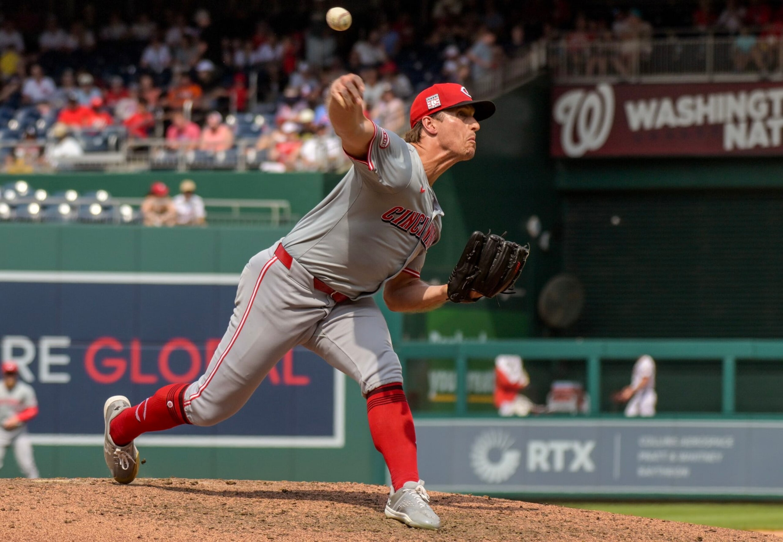 WASHINGTON, DC - JULY 21: Cincinnati Reds pitcher Lucas Sims (39) pitches during the Cincinnati Reds versus the Washington Nationals on July 21, 2024 at Nationals Park in Washington, D.C. (Photo by Mark Goldman/Icon Sportswire via Getty Images)