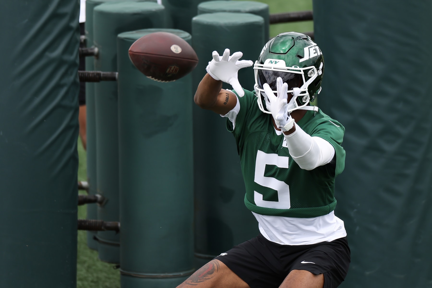 FLORHAM PARK, NEW JERSEY - JUNE 11: Garrett Wilson #5 of the New York Jets participates in drills during New York Jets Mandatory Minicamp at Atlantic Health Jets Training Center on June 11, 2024 in Florham Park, New Jersey.  (Photo by Luke Hales/Getty Images)