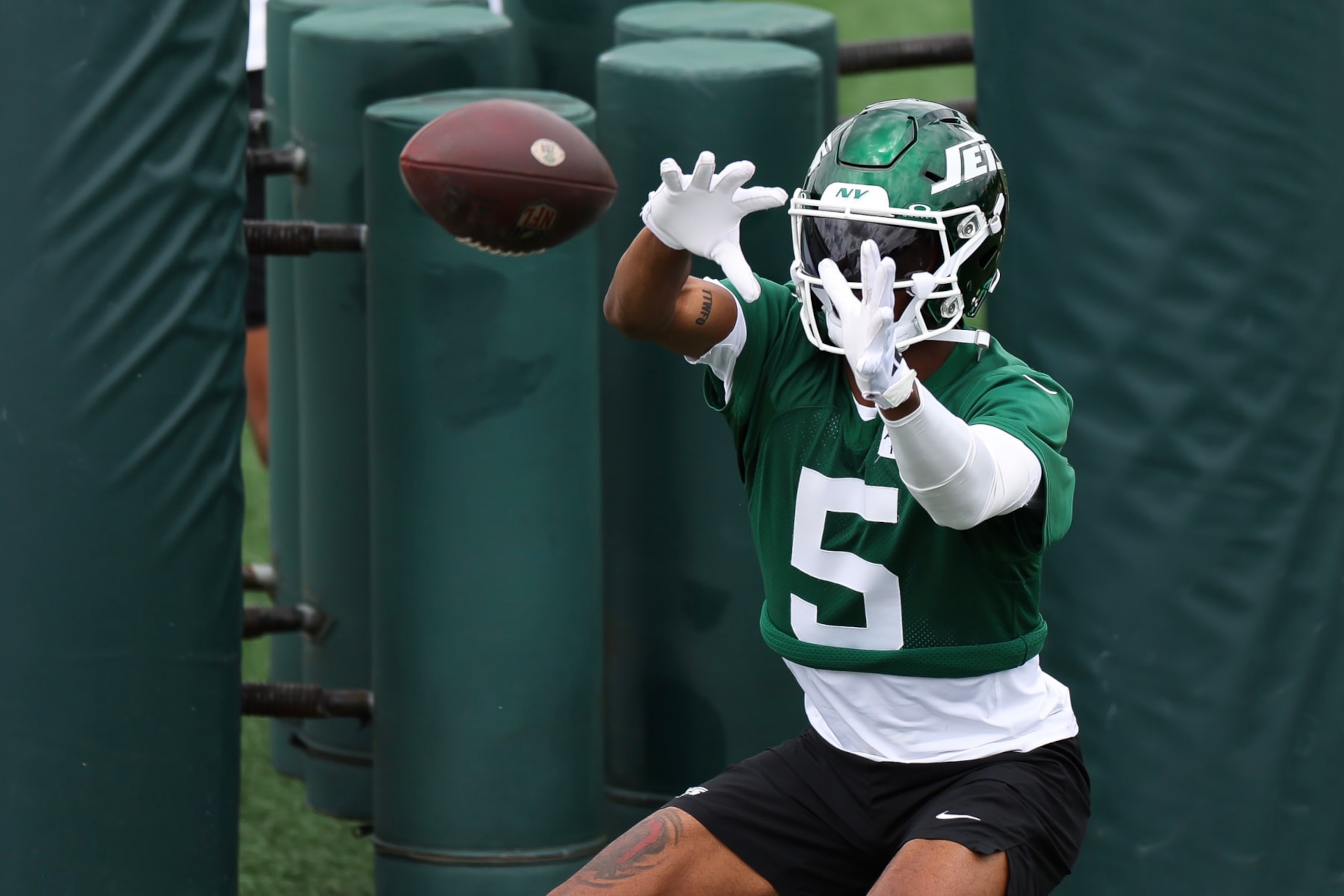 FLORHAM PARK, NEW JERSEY - JUNE 11: Garrett Wilson #5 of the New York Jets participates in drills during New York Jets Mandatory Minicamp at Atlantic Health Jets Training Center on June 11, 2024 in Florham Park, New Jersey. (Photo by Luke Hales/Getty Images) FLORHAM PARK, NEW JERSEY - JUNE 11: Garrett Wilson #5 of the New York Jets participates in drills during New York Jets Mandatory Minicamp at Atlantic Health Jets Training Center on June 11, 2024 in Florham Park, New Jersey. (Photo by Luke Hales/Getty Images)