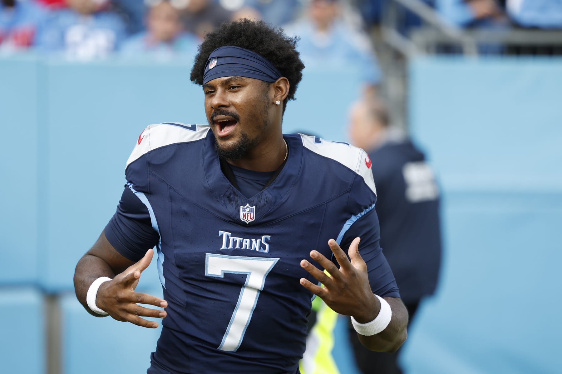 NASHVILLE, TENNESSEE - DECEMBER 24: Malik Willis #7 of the Tennessee Titans runs onto the field during the second half in the game against the Seattle Seahawks at Nissan Stadium on December 24, 2023 in Nashville, Tennessee. (Photo by Wesley Hitt/Getty Images)