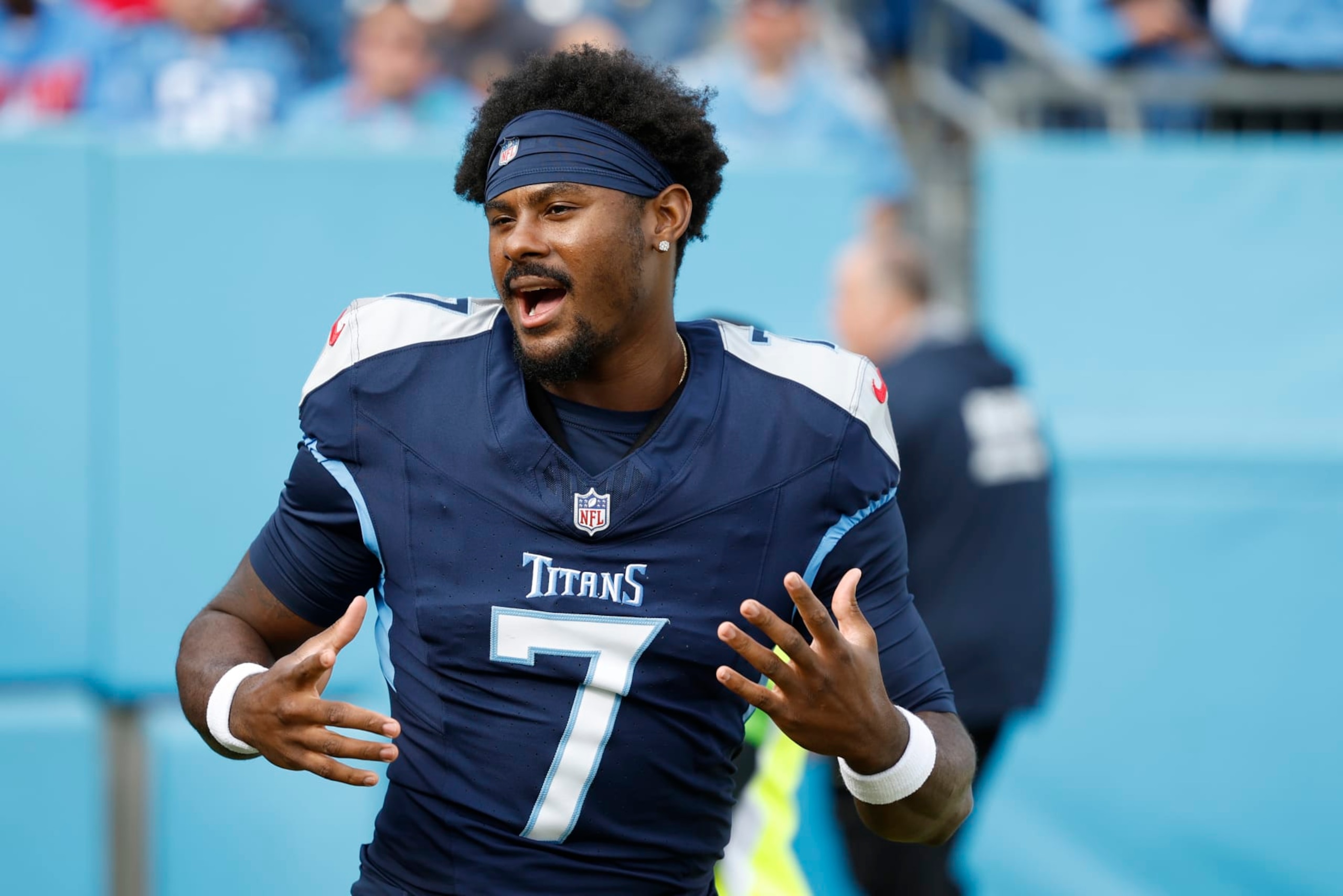 NASHVILLE, TENNESSEE - DECEMBER 24: Malik Willis #7 of the Tennessee Titans runs onto the field during the second half in the game against the Seattle Seahawks at Nissan Stadium on December 24, 2023 in Nashville, Tennessee. (Photo by Wesley Hitt/Getty Images) NASHVILLE, TENNESSEE - DECEMBER 24: Malik Willis #7 of the Tennessee Titans runs onto the field during the second half in the game against the Seattle Seahawks at Nissan Stadium on December 24, 2023 in Nashville, Tennessee. (Photo by Wesley Hitt/Getty Images)