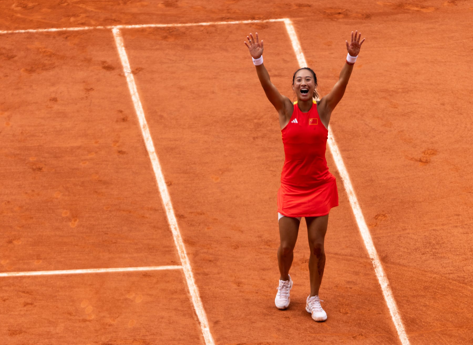 Qinwen Zheng of Team People's Republic of China celebrates victory against Iga Swiatek of Team Poland during the Women's Singles Semi-final match on day six of the Olympic Games Paris 2024 at Roland Garros on August 01, 2024 in Paris, France (Photo by Tnani Badreddine/DeFodi Images via Getty Images)
