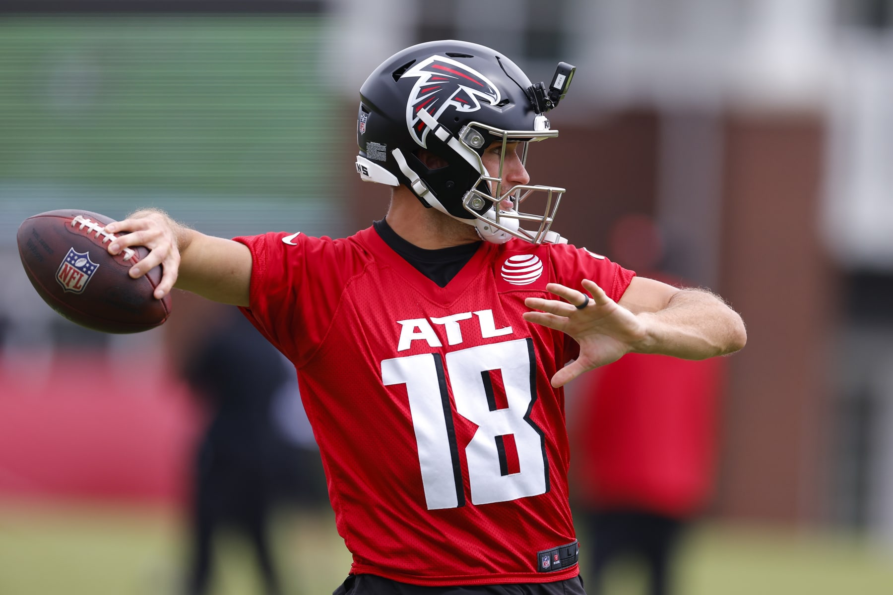 FLOWERY BRANCH, GEORGIA - JULY 28: Kirk Cousins #18 of the Atlanta Falcons drops back to pass during training camp on July 28, 2024 in Flowery Branch, Georgia. (Photo by Todd Kirkland/Getty Images)