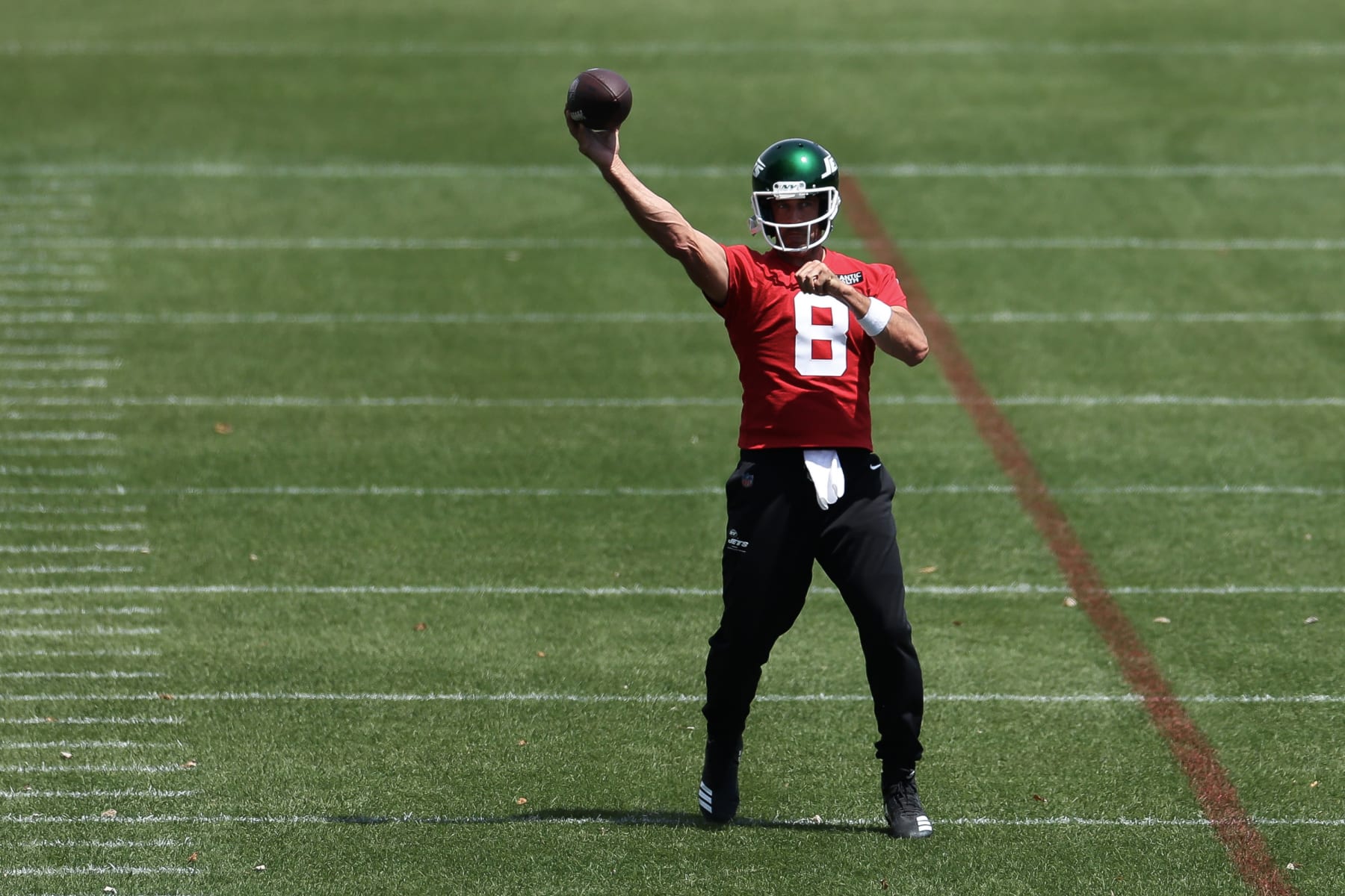 FLORHAM PARK, NEW JERSEY - JUNE 04: Aaron Rodgers #8 of the New York Jets throws the ball during New York Jets OTA Offseason Workouts at Atlantic Health Jets Training Center on June 04, 2024 in Florham Park, New Jersey.  (Photo by Luke Hales/Getty Images)