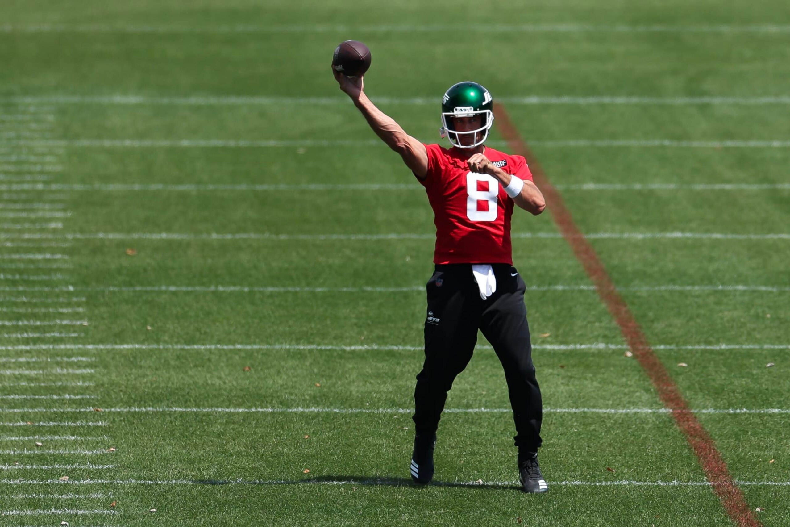 FLORHAM PARK, NEW JERSEY - JUNE 04: Aaron Rodgers #8 of the New York Jets throws the ball during New York Jets OTA Offseason Workouts at Atlantic Health Jets Training Center on June 04, 2024 in Florham Park, New Jersey.  (Photo by Luke Hales/Getty Images)