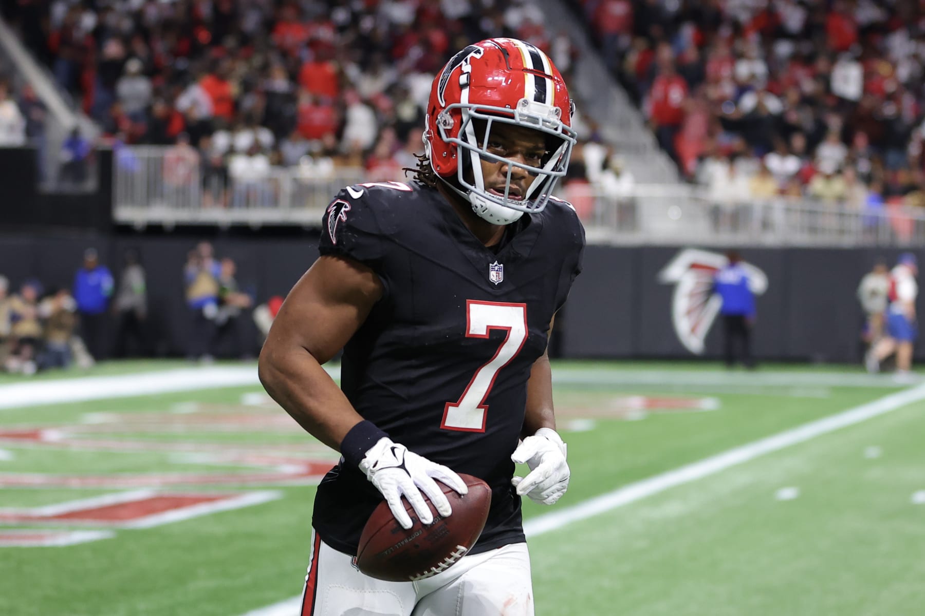 ATLANTA, GEORGIA - NOVEMBER 26: Bijan Robinson #7 of the Atlanta Falcons reacts after scoring a receiving touchdown in the fourth quarter of the game against the New Orleans Saints at Mercedes-Benz Stadium on November 26, 2023 in Atlanta, Georgia. (Photo by Kevin C. Cox/Getty Images)