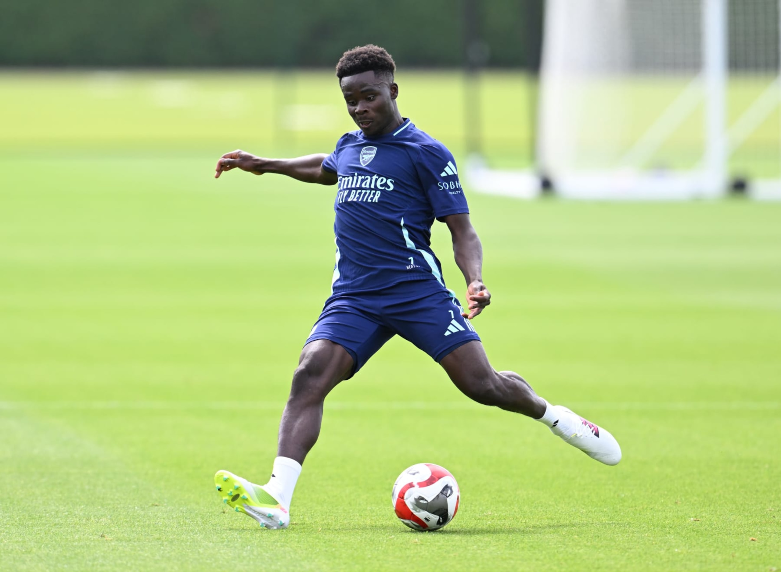 LONDON COLNEY, ENGLAND - AUGUST 04: Bukayo Saka of Arsenal during a training session at Sobha Realty Training Centre on August 04, 2024 in London Colney, England.  (Photo by Stuart MacFarlane/Arsenal FC via Getty Images)