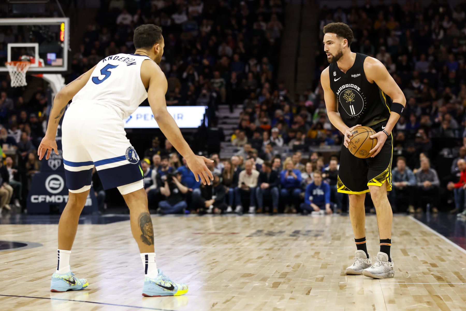 MINNEAPOLIS, MN - FEBRUARY 01: Klay Thompson #11 of the Golden State Warriors competes while Kyle Anderson #5 of the Minnesota Timberwolves defends in the first quarter of the game at Target Center on February 01, 2023 in Minneapolis, Minnesota. The Timberwolves defeated the Warriors 119-114 in overtime. NOTE TO USER: User expressly acknowledges and agrees that, by downloading and or using this Photograph, user is consenting to the terms and conditions of the Getty Images License Agreement. (Photo by David Berding/Getty Images)