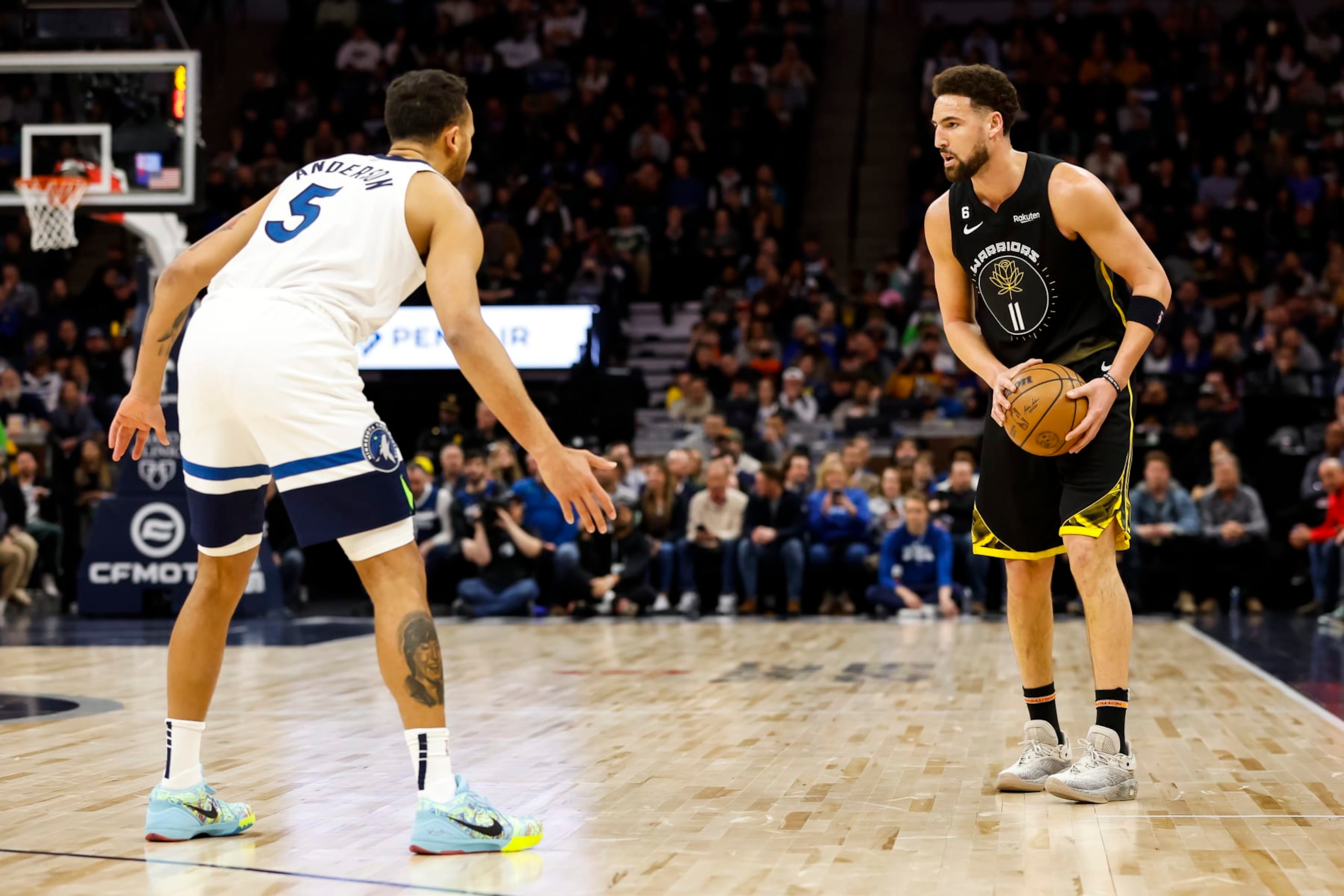 MINNEAPOLIS, MN - FEBRUARY 01: Klay Thompson #11 of the Golden State Warriors competes while Kyle Anderson #5 of the Minnesota Timberwolves defends in the first quarter of the game at Target Center on February 01, 2023 in Minneapolis, Minnesota. The Timberwolves defeated the Warriors 119-114 in overtime. NOTE TO USER: User expressly acknowledges and agrees that, by downloading and or using this Photograph, user is consenting to the terms and conditions of the Getty Images License Agreement. (Photo by David Berding/Getty Images)