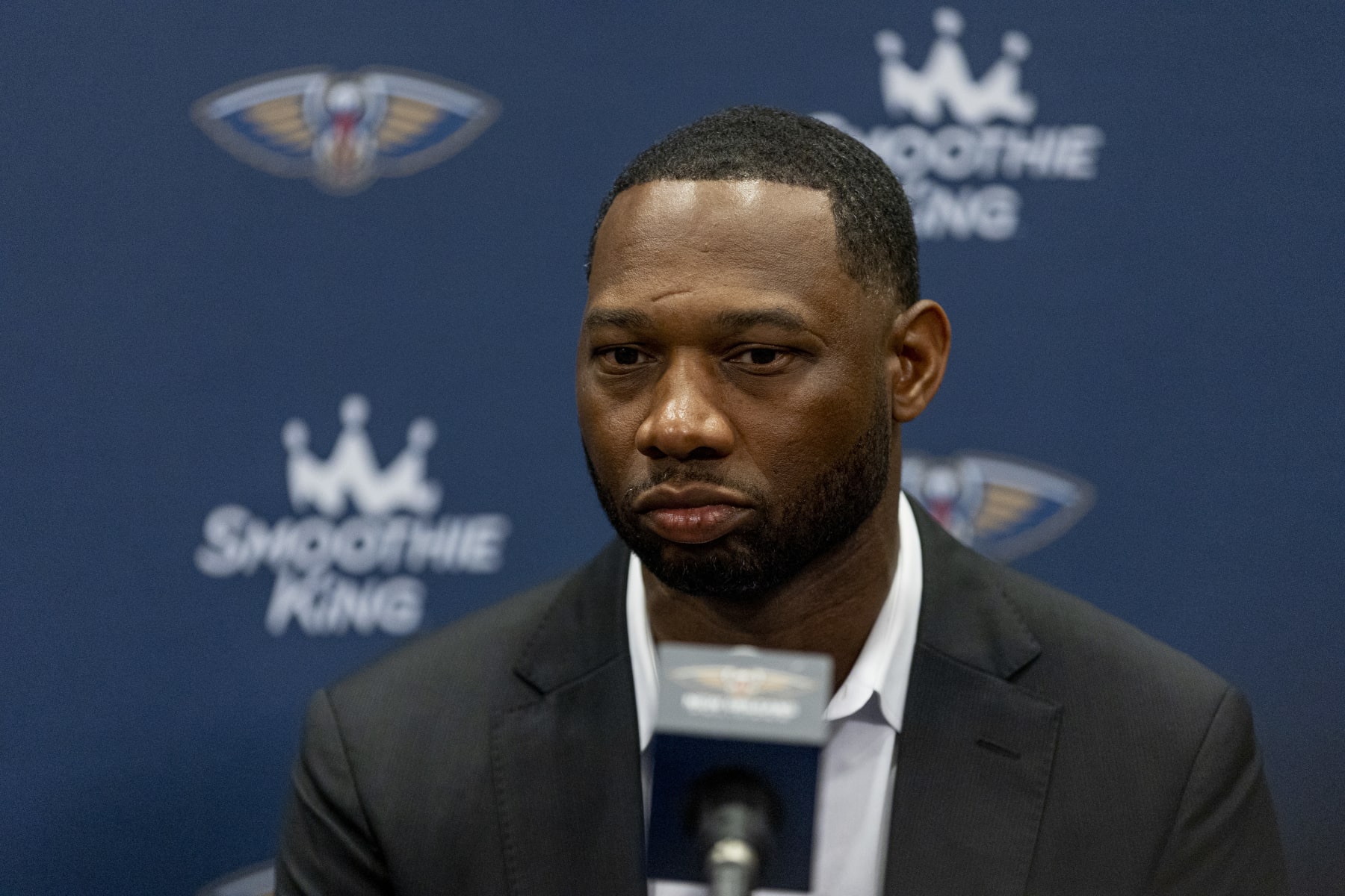 NEW ORLEANS, LA - July 9, 2024: Head Coach Willie Green talks to the media during the New Orleans Pelicans introductory press conference for Dejounte Murray at Ochsner Sports Performance Center in Metairie, Louisiana. NOTE TO USER: User expressly acknowledges and agrees that, by downloading and or using this Photograph, user is consenting to the terms and conditions of the Getty Images License Agreement. Mandatory Copyright Notice: Copyright 2023 NBAE (Photo by Derick Hingle/NBAE via Getty Images)