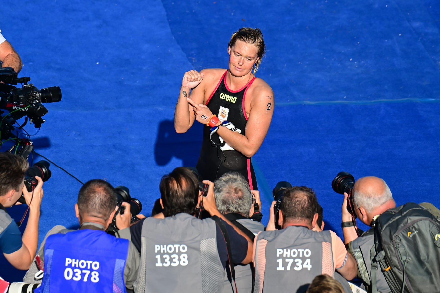 PARIS, FRANCE - AUGUST 08: Sharon van Rouwendaal of the Netherlands receives gold medal in the Marathon Swimming Women's 10k on day thirteen of the Olympic Games Paris 2024 at Pont Alexandre III on August 08, 2024 in Paris, France. (Photo by Mehmet Murat Onel/Anadolu via Getty Images)