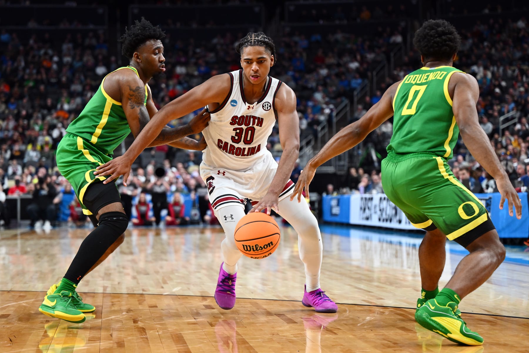 PITTSBURGH, PENNSYLVANIA - MARCH 21: Collin Murray-Boyles #30 of the South Carolina Gamecocks dribbles towards the basket as Keeshawn Barthelemy #9 and Kario Oquendo #0 of the Oregon Ducks defend in the first halaf in the first round of the NCAA Men's Basketball Tournament at PPG PAINTS Arena on March 21, 2024 in Pittsburgh, Pennsylvania. (Photo by Joe Sargent/Getty Images)