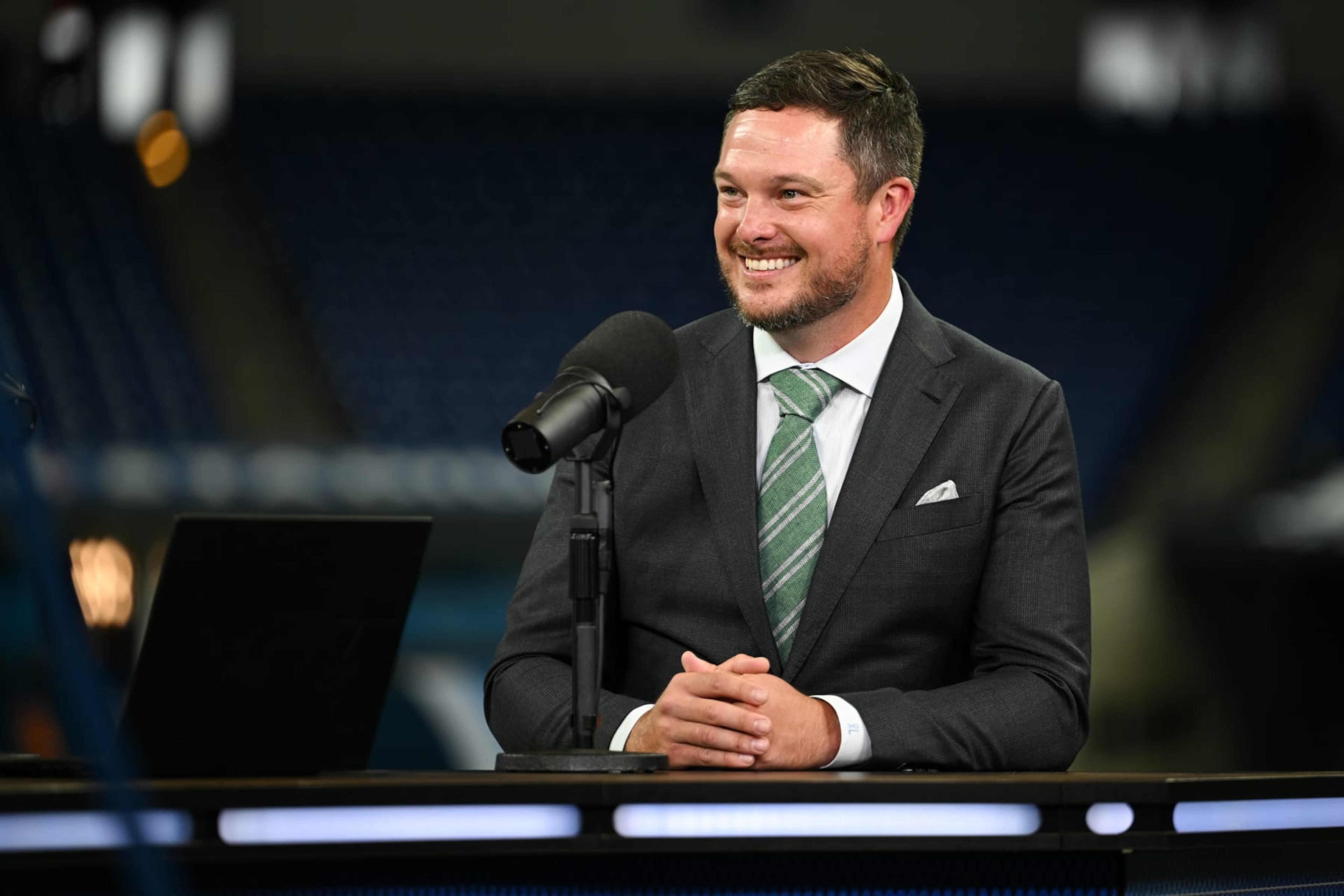 INDIANAPOLIS, IN - JULY 25: Oregon Ducks Head Coach Dan Lanning speaks during the 2024 Big Ten Media Days on July 25, 2024 at Lucas Oil Stadium in Indianapolis, IN. (Photo by James Black/Icon Sportswire via Getty Images) INDIANAPOLIS, IN - JULY 25: Oregon Ducks Head Coach Dan Lanning speaks during the 2024 Big Ten Media Days on July 25, 2024 at Lucas Oil Stadium in Indianapolis, IN. (Photo by James Black/Icon Sportswire via Getty Images)