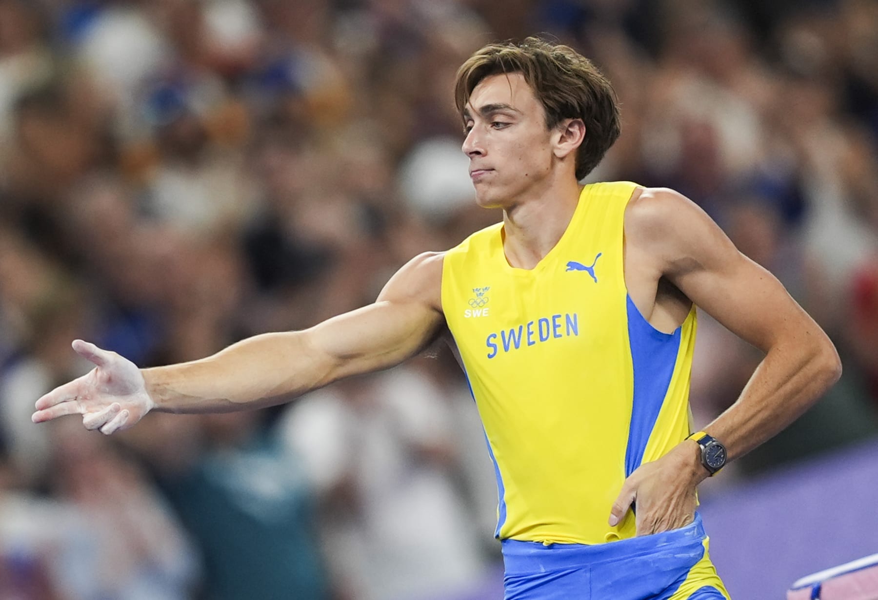PARIS, FRANCE - AUGUST 05: Sweden's Armand Duplantis celebrates his victory with the famous shooting pose of Turkish Olympic silver medalist shooter Yusuf Dikec after passing 6.10m and setting the new Olympic record in the men's pole vault final of the athletics event at the Paris 2024 Olympic Games at Stade de France in Saint-Denis, north of Paris, on August 5, 2024. (Photo by Mustafa Ciftci/Anadolu via Getty Images)