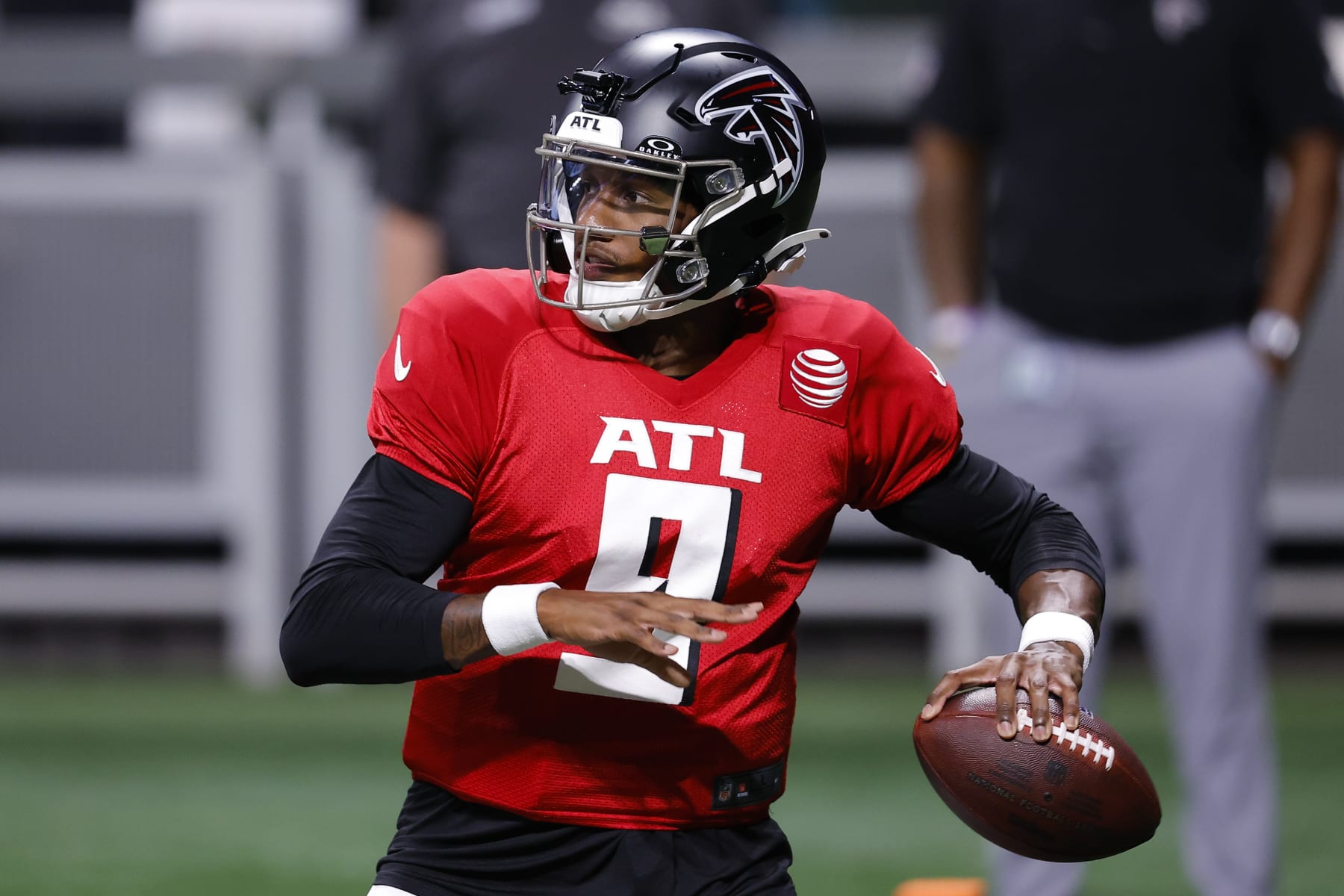 ATLANTA, GEORGIA - AUGUST 2: Michael Penix Jr. #9 of the Atlanta Falcons passes during NFL training camp at Mercedes-Benz Stadium on August 2, 2024 in Atlanta, Georgia. (Photo by Todd Kirkland/Getty Images)