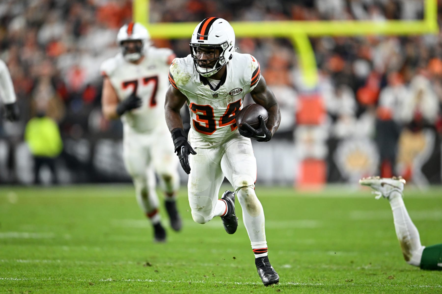 CLEVELAND, OHIO - DECEMBER 28: Jerome Ford #34 of the Cleveland Browns carries the ball to score a 50-yard touchdown during the first half against the New York Jets at Cleveland Browns Stadium on December 28, 2023 in Cleveland, Ohio. (Photo by Nick Cammett/Diamond Images via Getty Images)