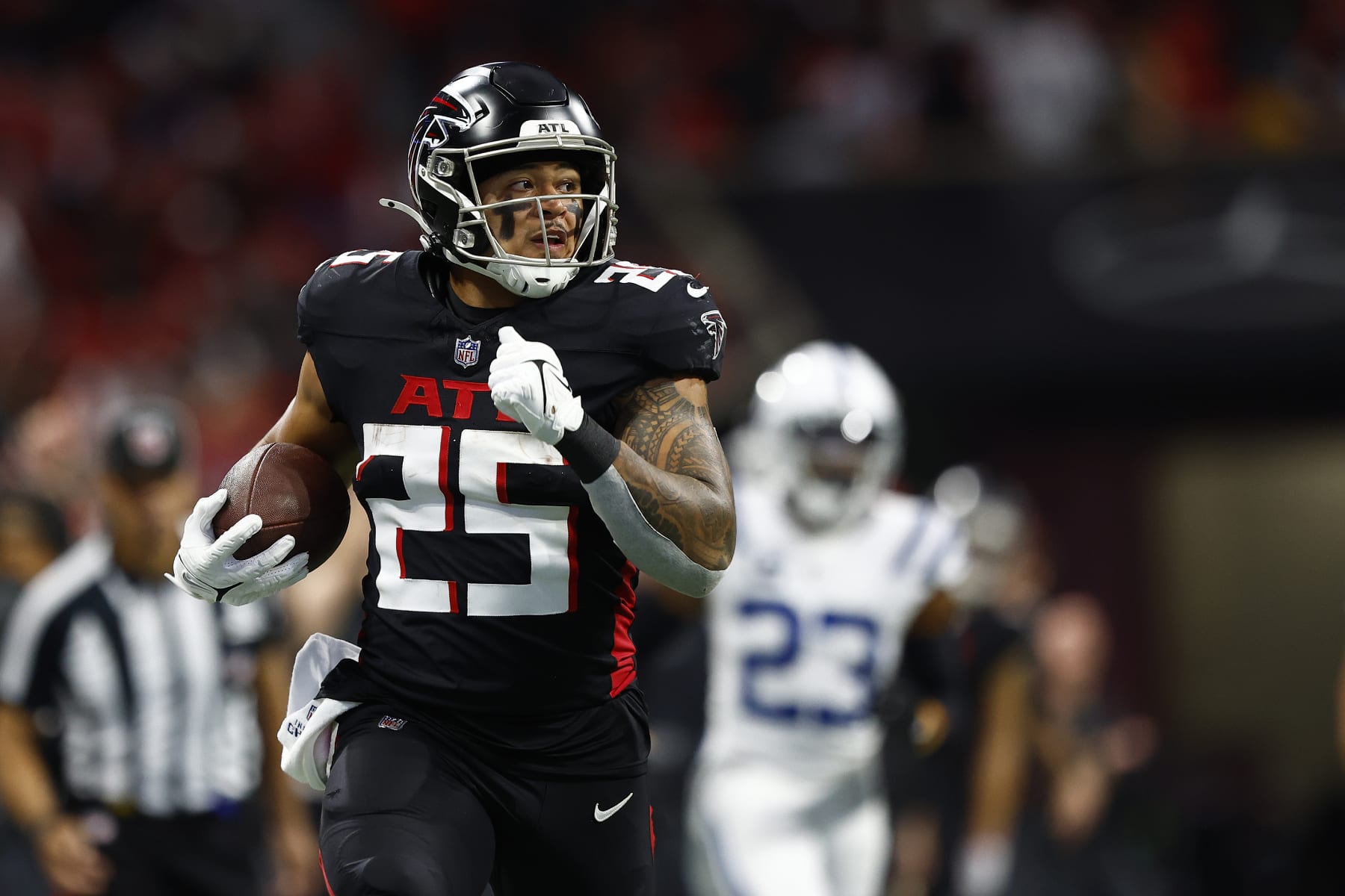 ATLANTA, GA - DECEMBER 24: Atlanta Falcons running back Tyler Allgeier (25) goes thirty one yards for a touchdown in the third quarter of play during an NFL game between the Atlanta Falcons and the Indianapolis Colts on December 24, 2023 at Mercedes-Benz Stadium in Atlanta,GA.(Photo by Jeffrey Brown/Icon Sportswire via Getty Images)