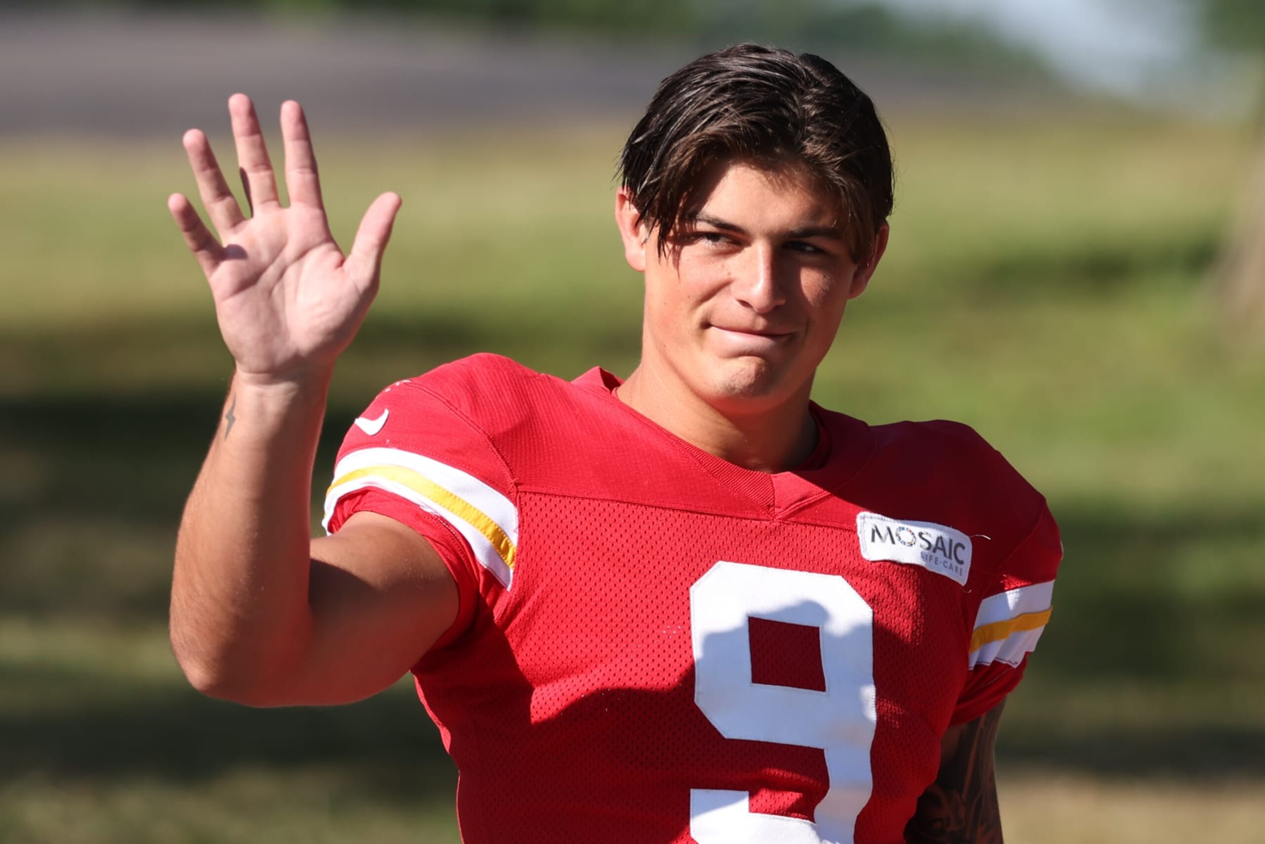 ST. JOSEPH, MO - AUGUST 02: Kansas City Chiefs running back Louis Rees-Zammit (9) waves to fans during training camp on August 2, 2024 at Missouri Western State University in St. Joseph, MO. (Photo by Scott Winters/Icon Sportswire via Getty Images) ST. JOSEPH, MO - AUGUST 02: Kansas City Chiefs running back Louis Rees-Zammit (9) waves to fans during training camp on August 2, 2024 at Missouri Western State University in St. Joseph, MO. (Photo by Scott Winters/Icon Sportswire via Getty Images)