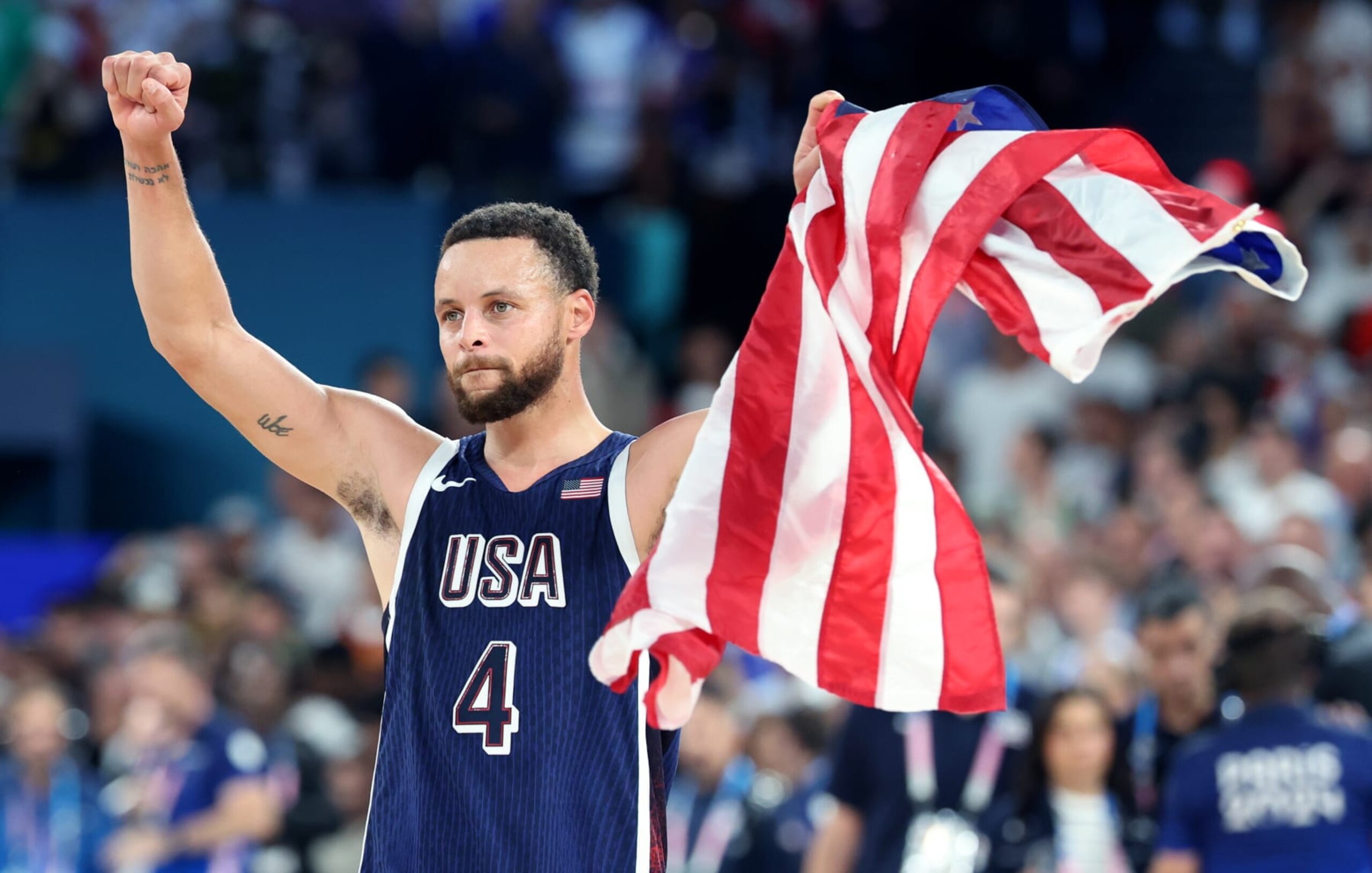 PARIS, FRANCE August 10, 2024-USA's Stephen Curry celebrates the win against France late in the gold medal match at the 2024 Paris Olympics Saturday.  (Skalij/Los Angeles Times via Getty Images)