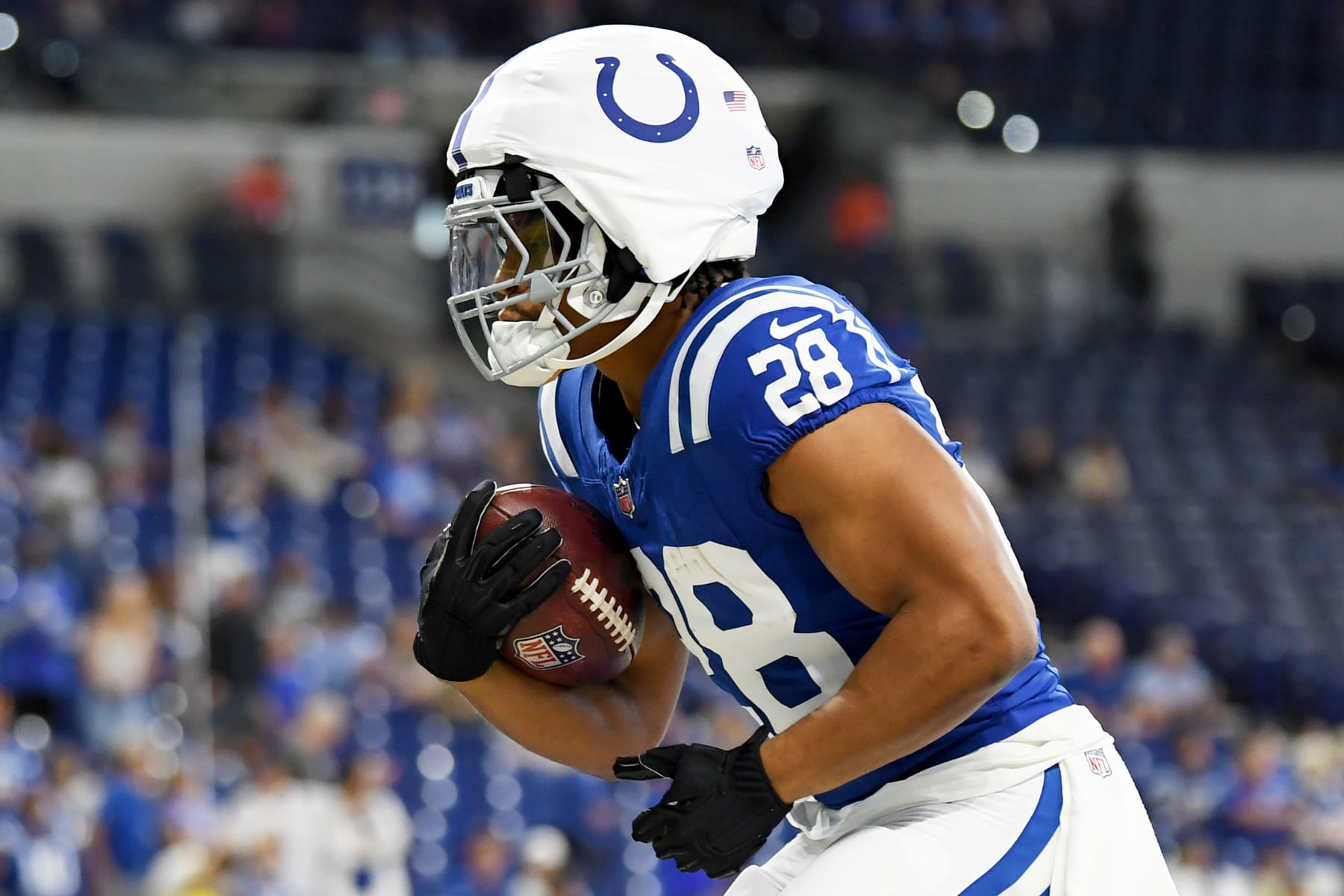 INDIANAPOLIS, INDIANA - AUGUST 11: Jonathan Taylor #28 of the Indianapolis Colts warms up before a preseason game against the Denver Broncos at Lucas Oil Stadium on August 11, 2024 in Indianapolis, Indiana. (Photo by Emilee Chinn/Getty Images)