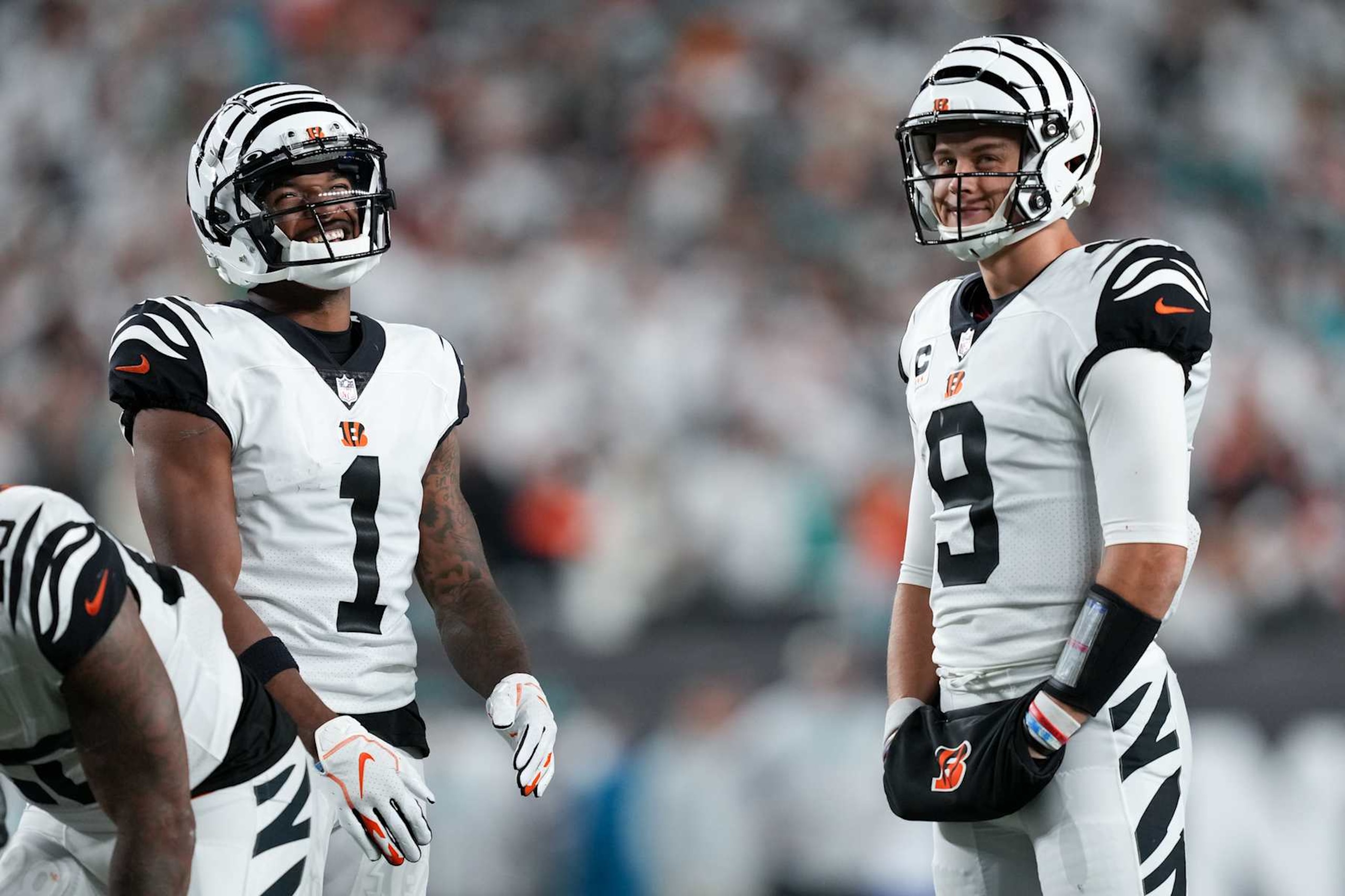 Bengals WR Ja'MArr Chase (left) and QB Joe Burrow (right)