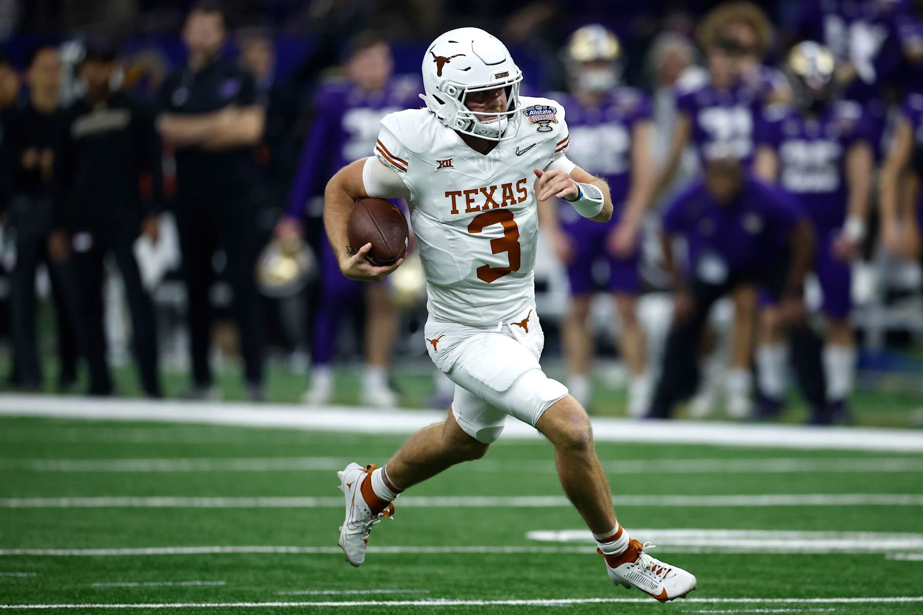 Quinn Ewers of the Texas Longhorns