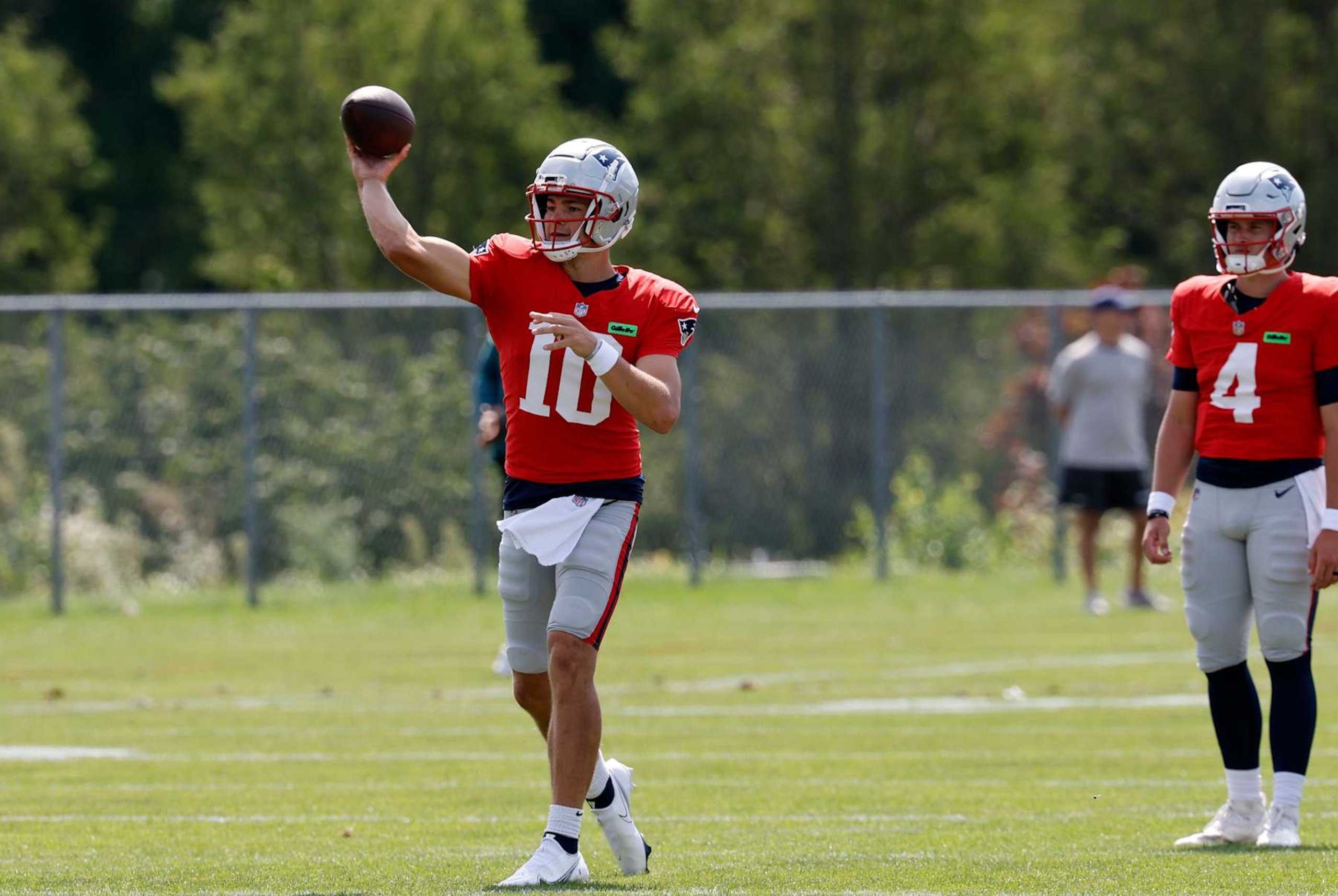 FOXBOROUGH, MA - AUGUST 13: New England Patriots quarterback Drake Maye (10) throws during joint training camp between the New England Patriots and the Philadelphia Eagles on August 13, 2024, at Gillette Stadium in Foxborough, Massachusetts. (Photo by Fred Kfoury III/Icon Sportswire via Getty Images)