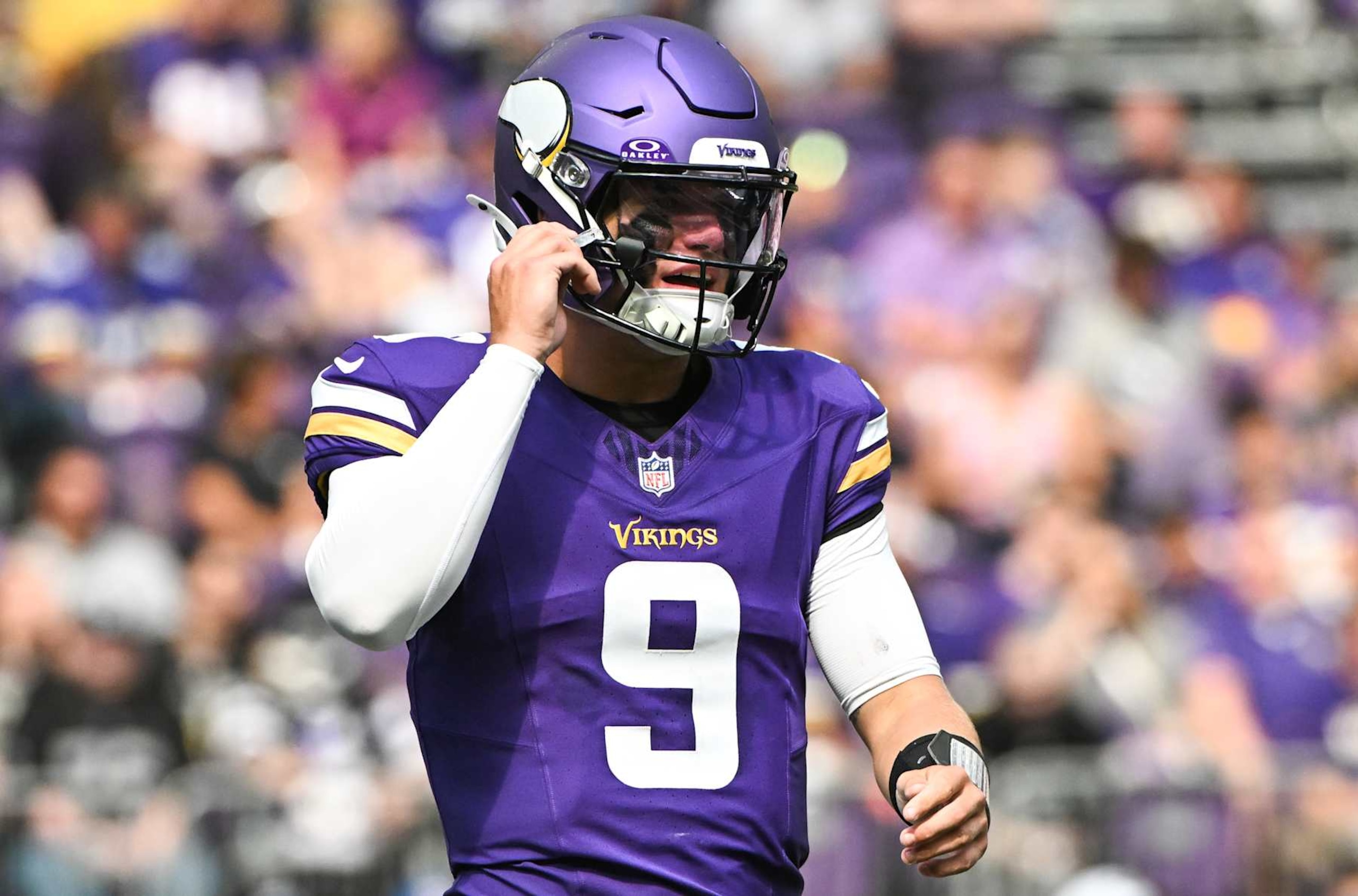 MINNEAPOLIS, MINNESOTA - AUGUST 10: J.J. McCarthy #9 of the Minnesota Vikings looks on in the second quarter of the preseason game against the Las Vegas Raiders at U.S. Bank Stadium on August 10, 2024 in Minneapolis, Minnesota. (Photo by Stephen Maturen/Getty Images)