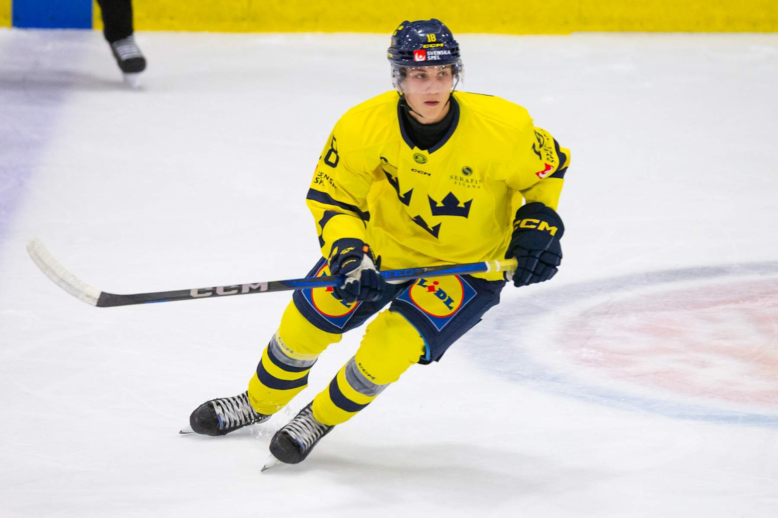 PLYMOUTH, MI - AUGUST 3: Victor Eklund #18 of Team Sweden skates toward the puck during the 2024 World Junior Summer Showcase between Finland and Sweden at USA Hockey Arena on August 3, 2024 in Plymouth, Michigan. (Photo by Michael Miller/ISI Photos/Getty Images) PLYMOUTH, MI - AUGUST 3: Victor Eklund #18 of Team Sweden skates toward the puck during the 2024 World Junior Summer Showcase between Finland and Sweden at USA Hockey Arena on August 3, 2024 in Plymouth, Michigan. (Photo by Michael Miller/ISI Photos/Getty Images)