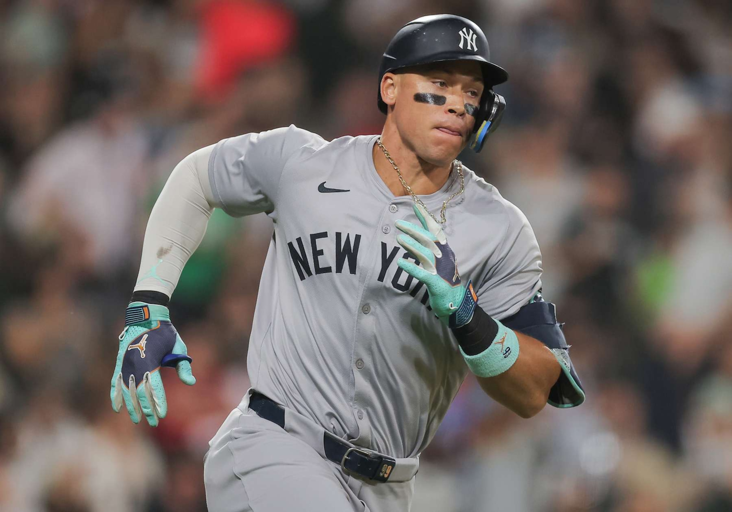 CHICAGO, IL - AUGUST 14: Aaron Judge #99 of the New York Yankees runs after hitting a double during the seventh inning of a baseball game against the Chicago White Sox on August 14, 2024 at Guaranteed Rate Field in Chicago,Illinois. (Photo by Melissa Tamez/Icon Sportswire via Getty Images)