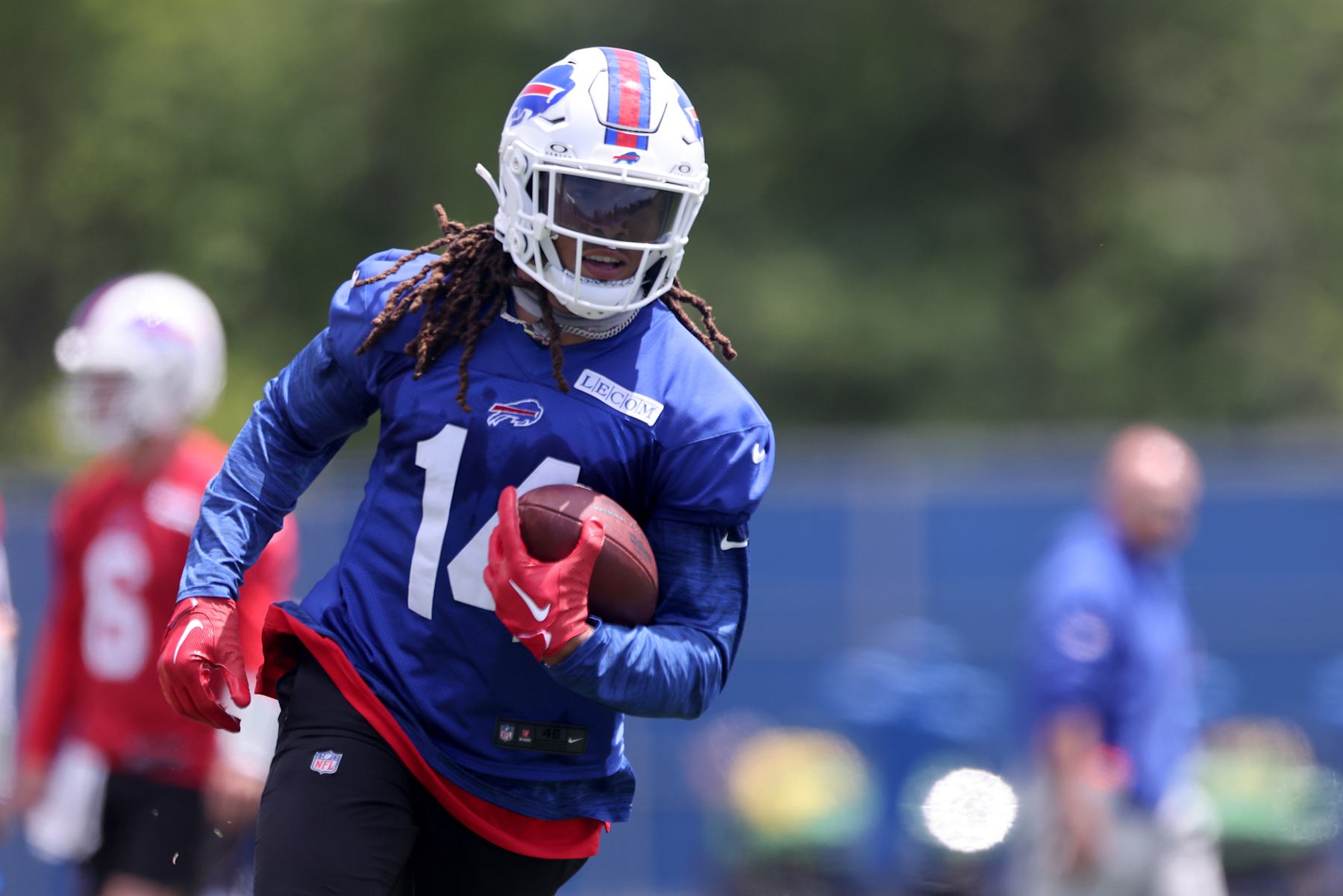 ORCHARD PARK, NEW YORK - JUNE 12: Chase Claypool #14 of the Buffalo Bills participates during Buffalo Bills mandatory minicamp on June 12, 2024 in Orchard Park, New York. (Photo by Bryan Bennett/Getty Images)