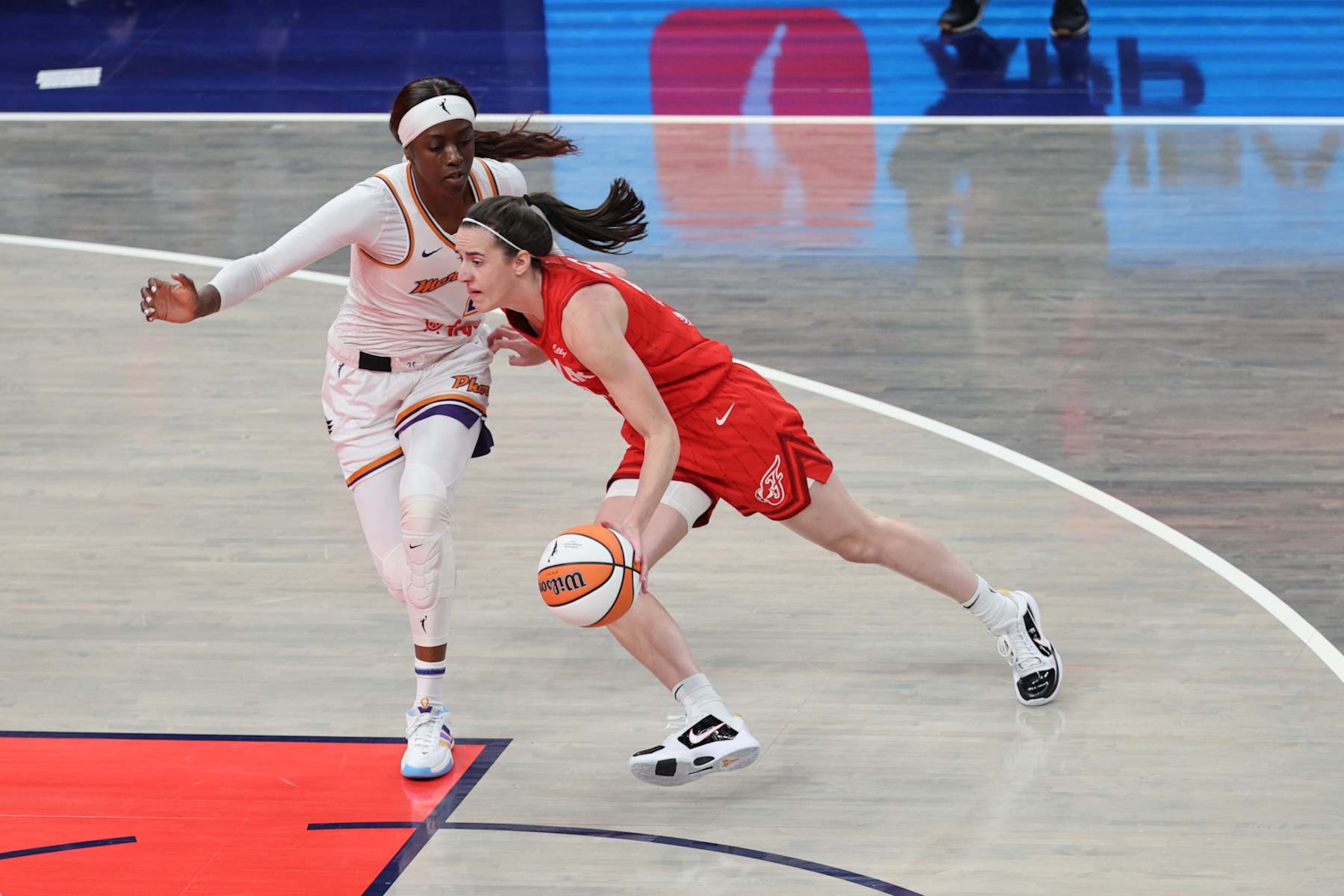 INDIANAPOLIS, IN - AUGUST 16:  Caitlin Clark #22 of the Indiana Fever goes to the basket during the game on August 16, 2024 at Gainbridge Fieldhouse in Indianapolis, Indiana. NOTE TO USER: User expressly acknowledges and agrees that, by downloading and or using this Photograph, user is consenting to the terms and conditions of the Getty Images License Agreement. Mandatory Copyright Notice: Copyright 2024 NBAE (Photo by Michael Hickey/NBAE via Getty Images)