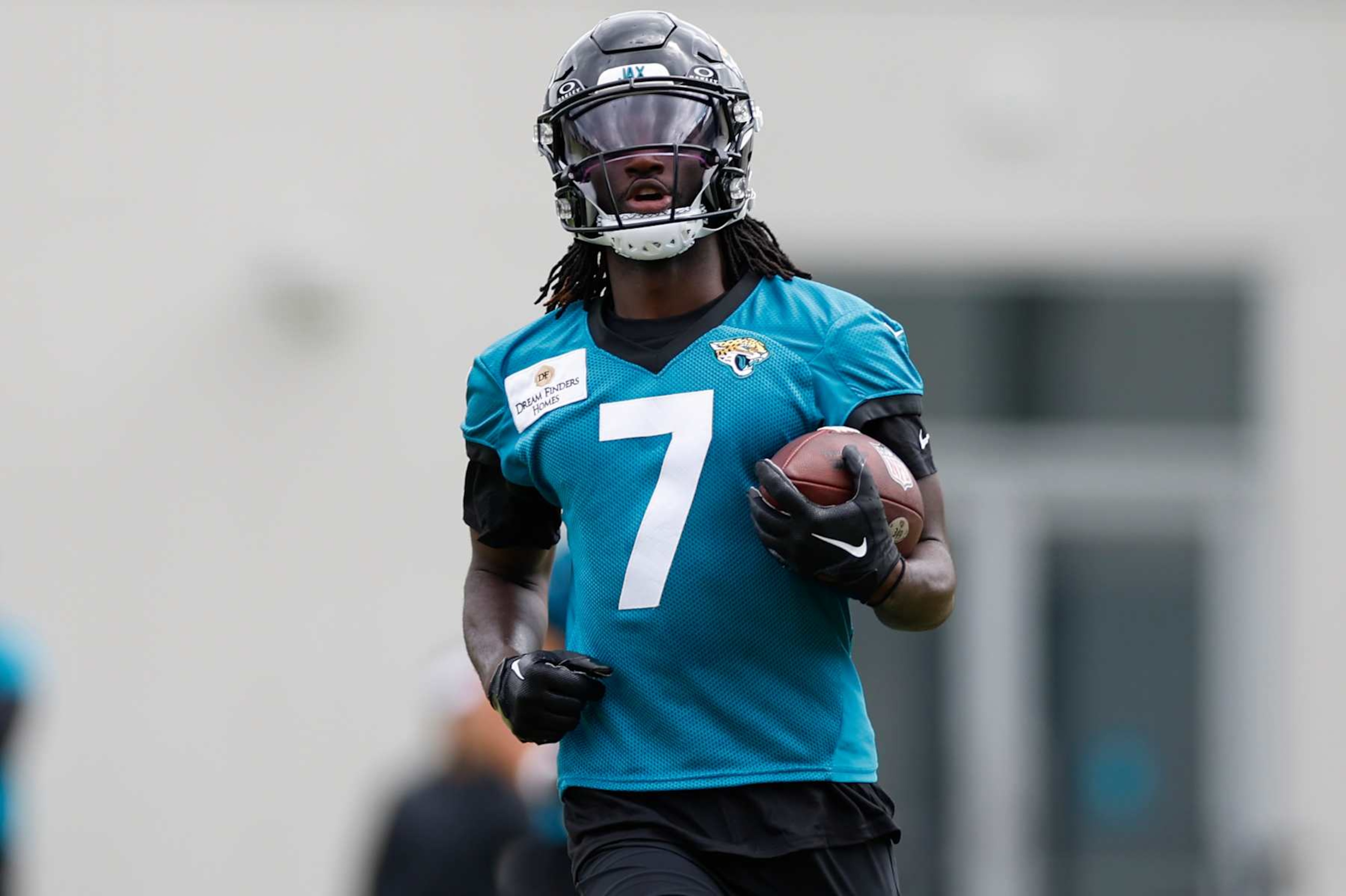 JACKSONVILLE, FL - MAY 20: Jacksonville Jaguars wide receiver Brian Thomas Jr. (7) during the Jacksonville Jaguars OTA on May 20, 2024 at the Miller Electric Center in Jacksonville, Fl.(Photo by David Rosenblum/Icon Sportswire via Getty Images)