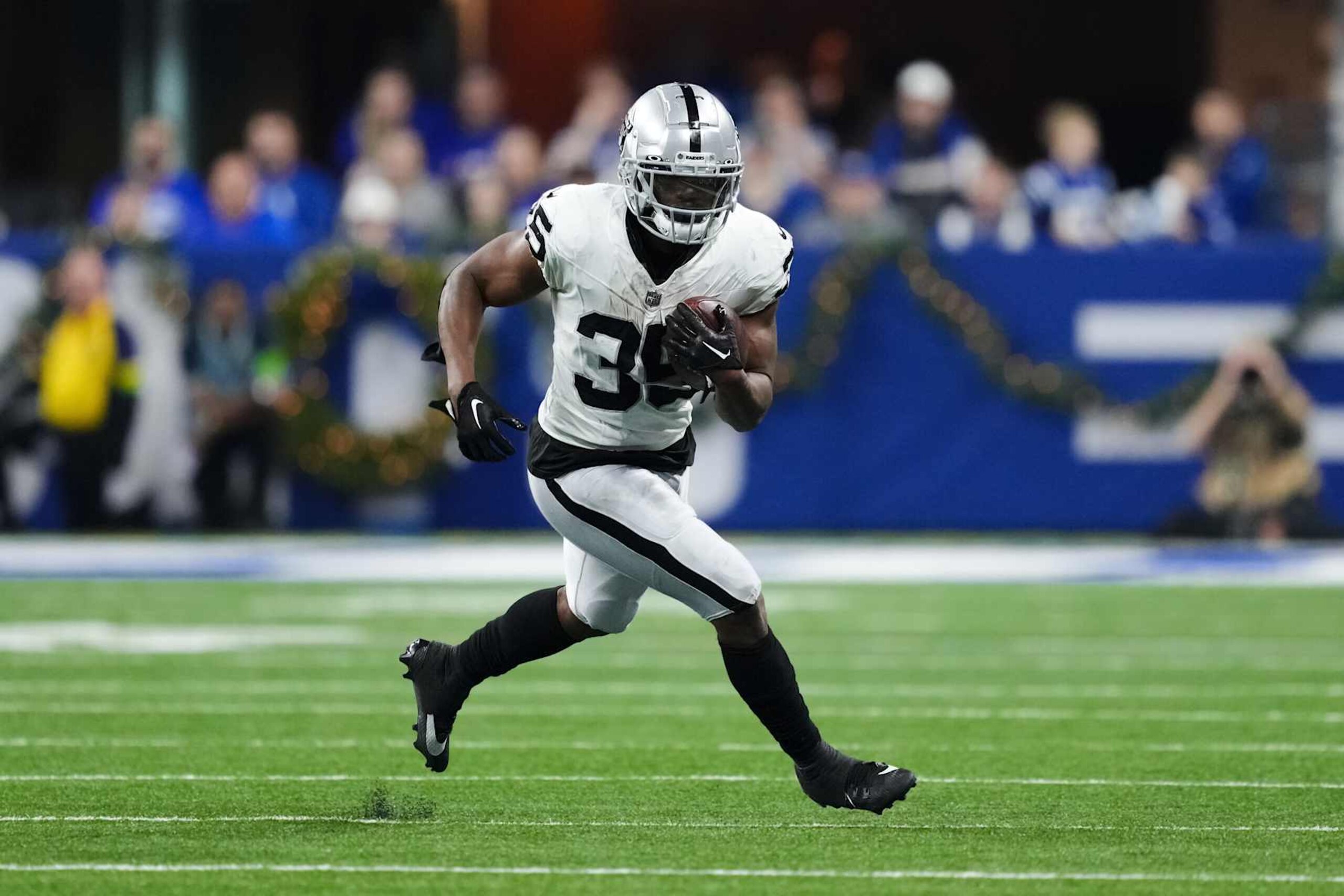 INDIANAPOLIS, INDIANA - DECEMBER 31: Zamir White #35 of the Las Vegas Raiders runs with the ball in the fourth quarter against the Indianapolis Colts at Lucas Oil Stadium on December 31, 2023 in Indianapolis, Indiana. (Photo by Dylan Buell/Getty Images)