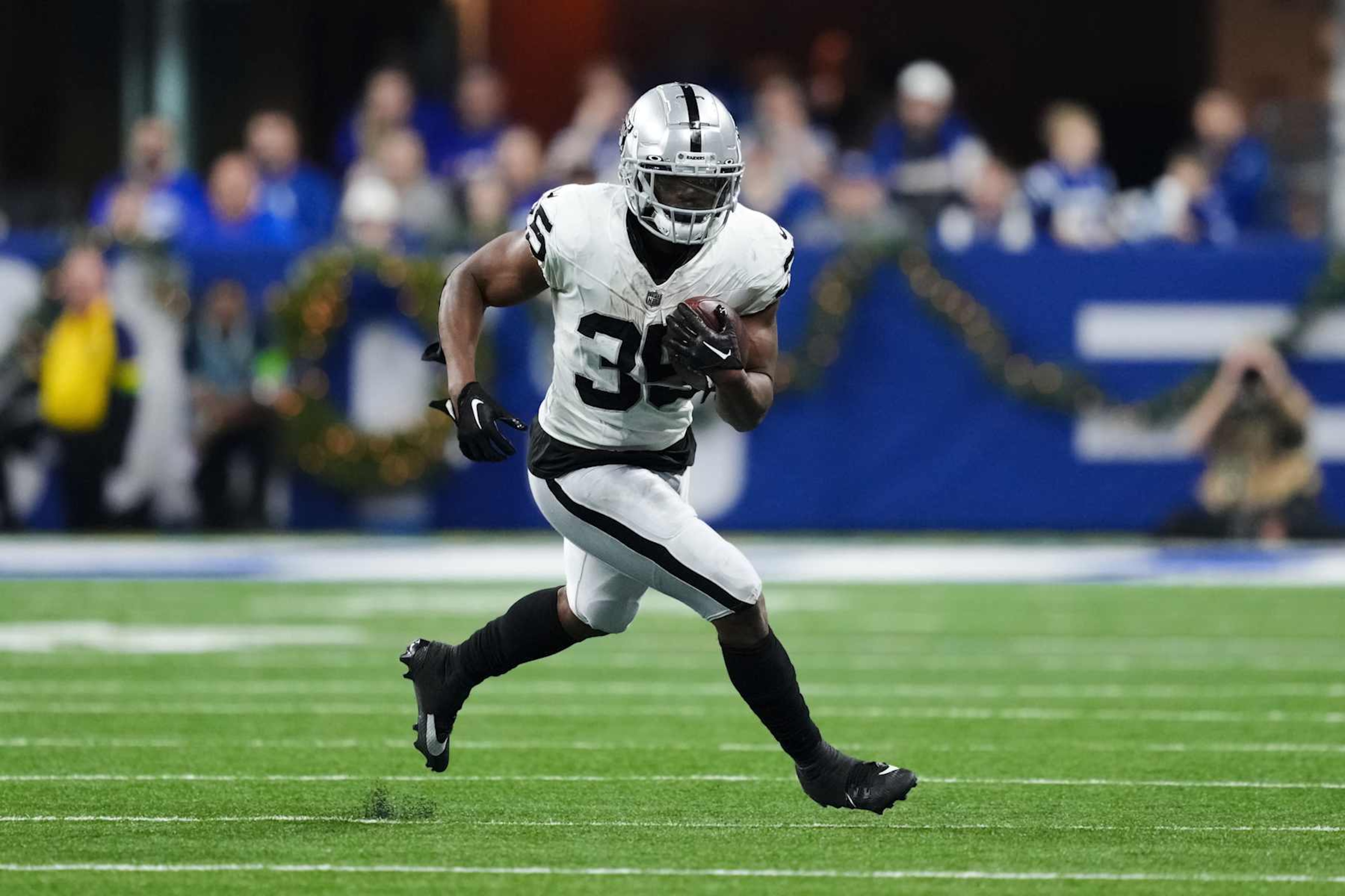 INDIANAPOLIS, INDIANA - DECEMBER 31: Zamir White #35 of the Las Vegas Raiders runs with the ball in the fourth quarter against the Indianapolis Colts at Lucas Oil Stadium on December 31, 2023 in Indianapolis, Indiana. (Photo by Dylan Buell/Getty Images)