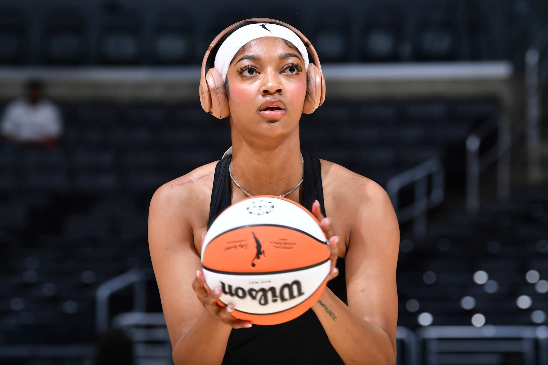 LOS ANGELES, CA - AUGUST 17: Angel Reese #5 of the Chicago Sky warms up before the game against the Los Angeles Sparks on August 17, 2024 at Crypto.com Arena in Los Angeles, California. NOTE TO USER: User expressly acknowledges and agrees that, by downloading and/or using this Photograph, user is consenting to the terms and conditions of the Getty Images License Agreement. Mandatory Copyright Notice: Copyright 2024 NBAE (Photo by Juan Ocampo/NBAE via Getty Images) 