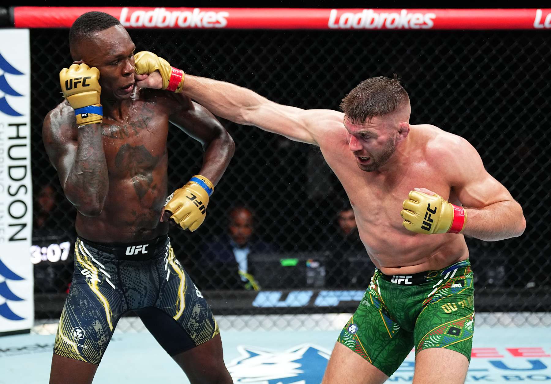 Dricus Du Plessis punches Israel Adesanya