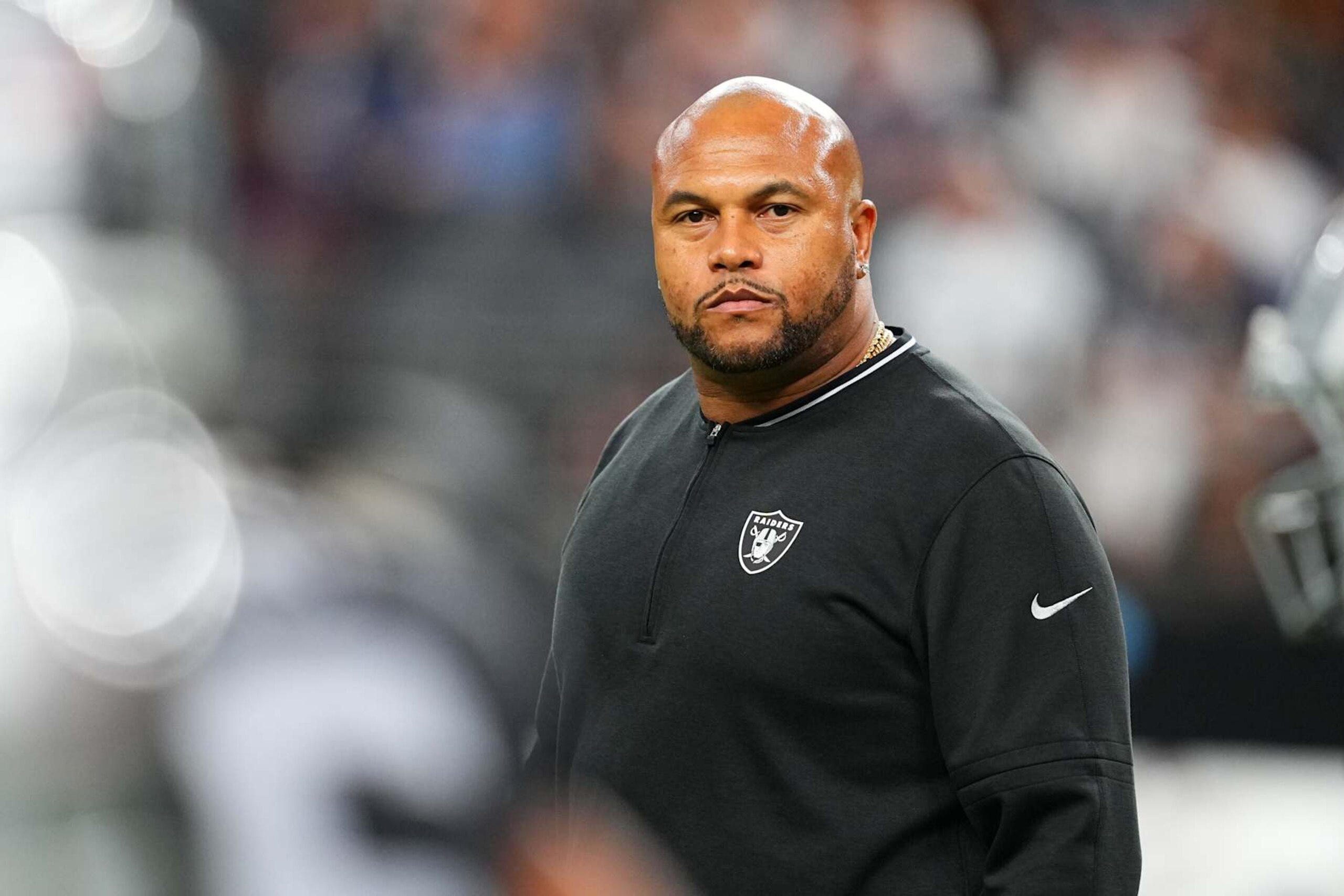 Raiders head coach Antonio Pierce