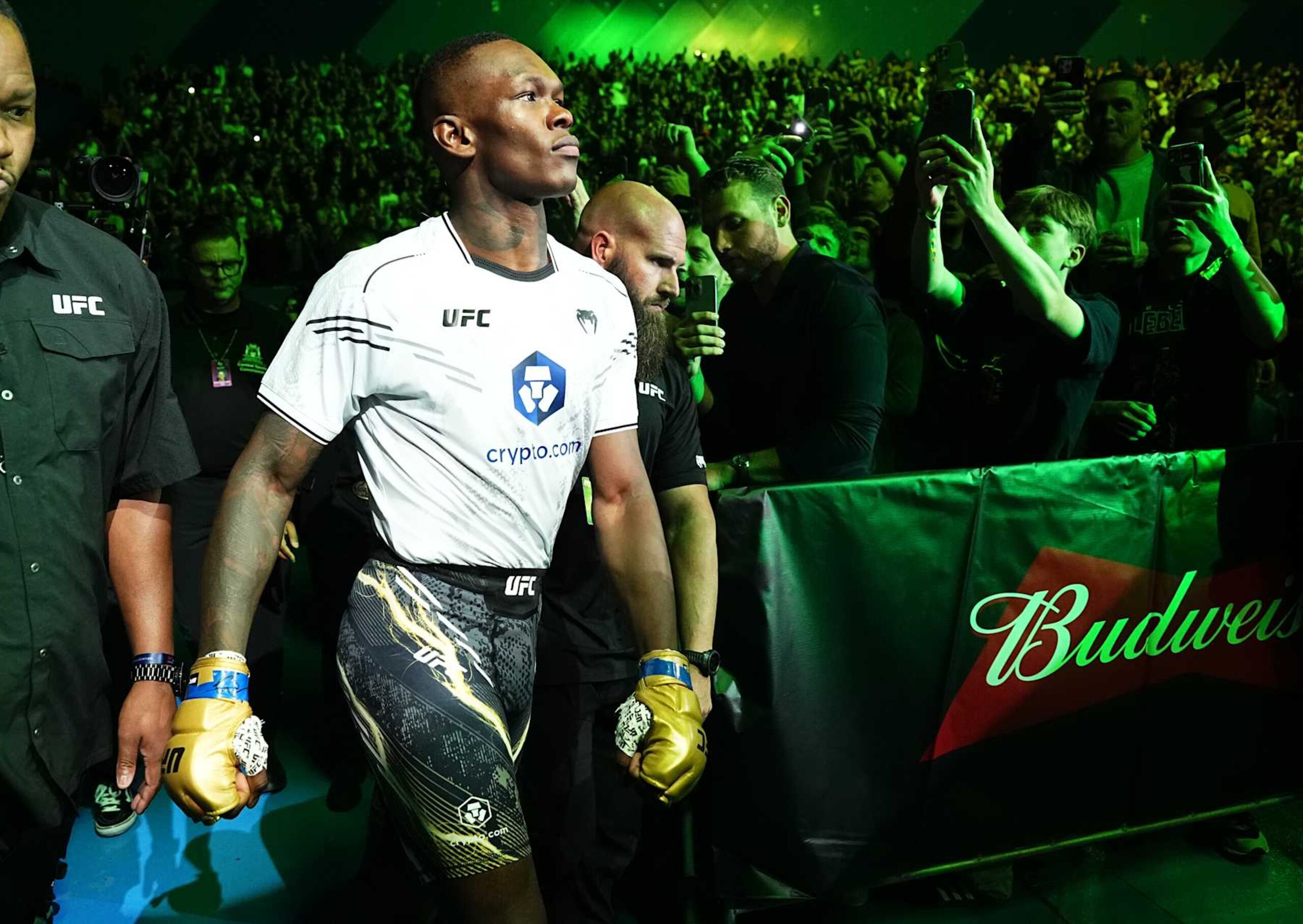 Israel Adesanya prepares to face Dricus Du Plessis