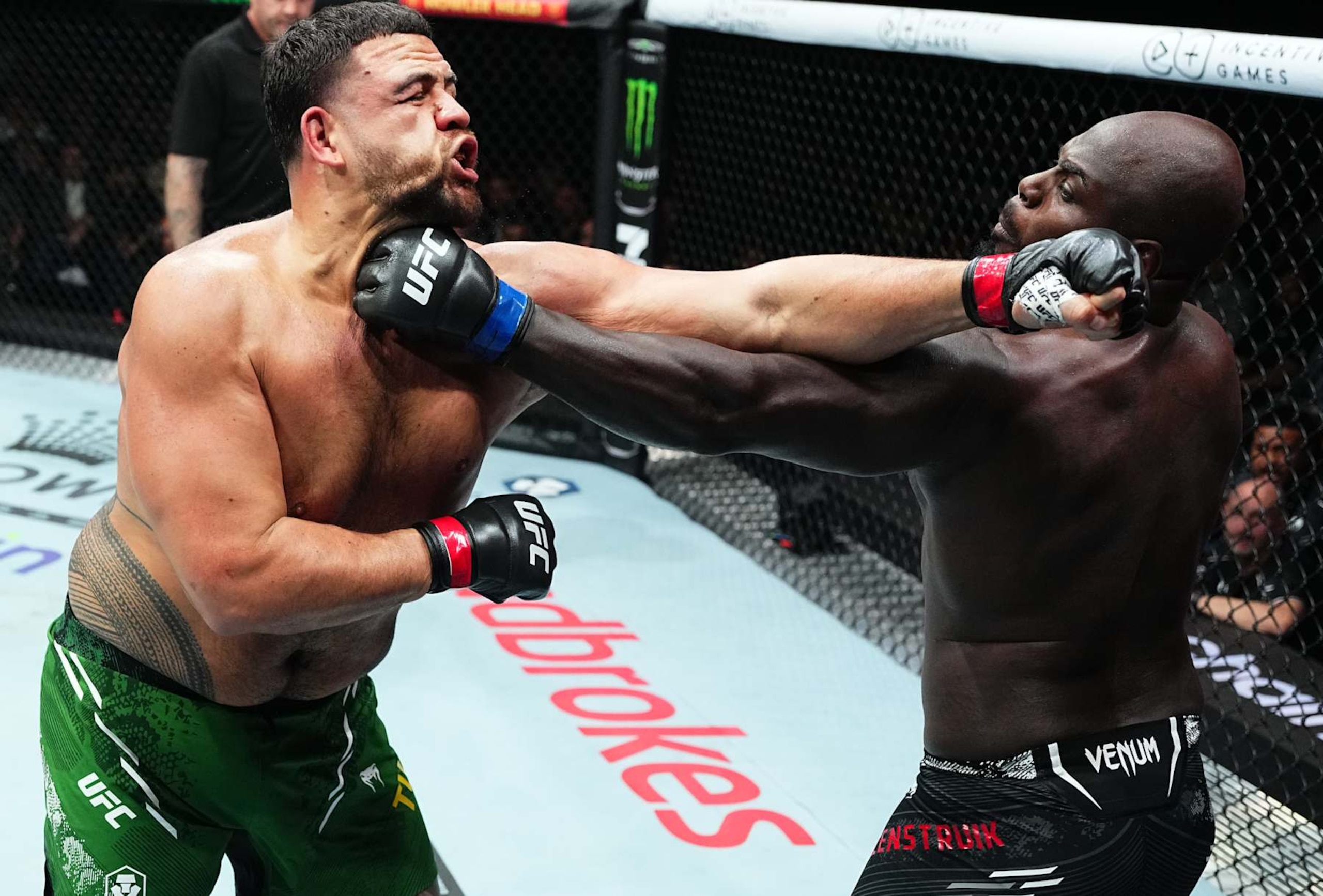 Jairzinho Rozenstruik punches Tai Tuivasa