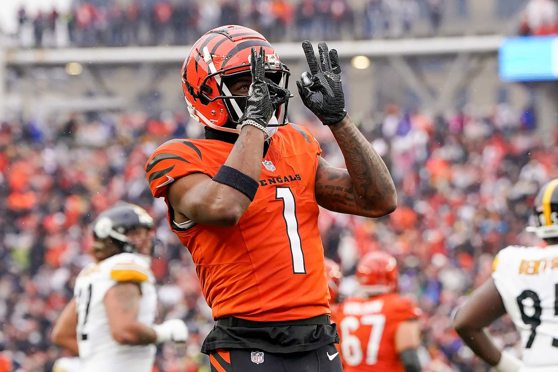 CINCINNATI, OHIO - NOVEMBER 26: Ja'Marr Chase #1 of the Cincinnati Bengals celebrates after making a catch in the second quarter at Paycor Stadium on November 26, 2023 in Cincinnati, Ohio. (Photo by Dylan Buell/Getty Images)