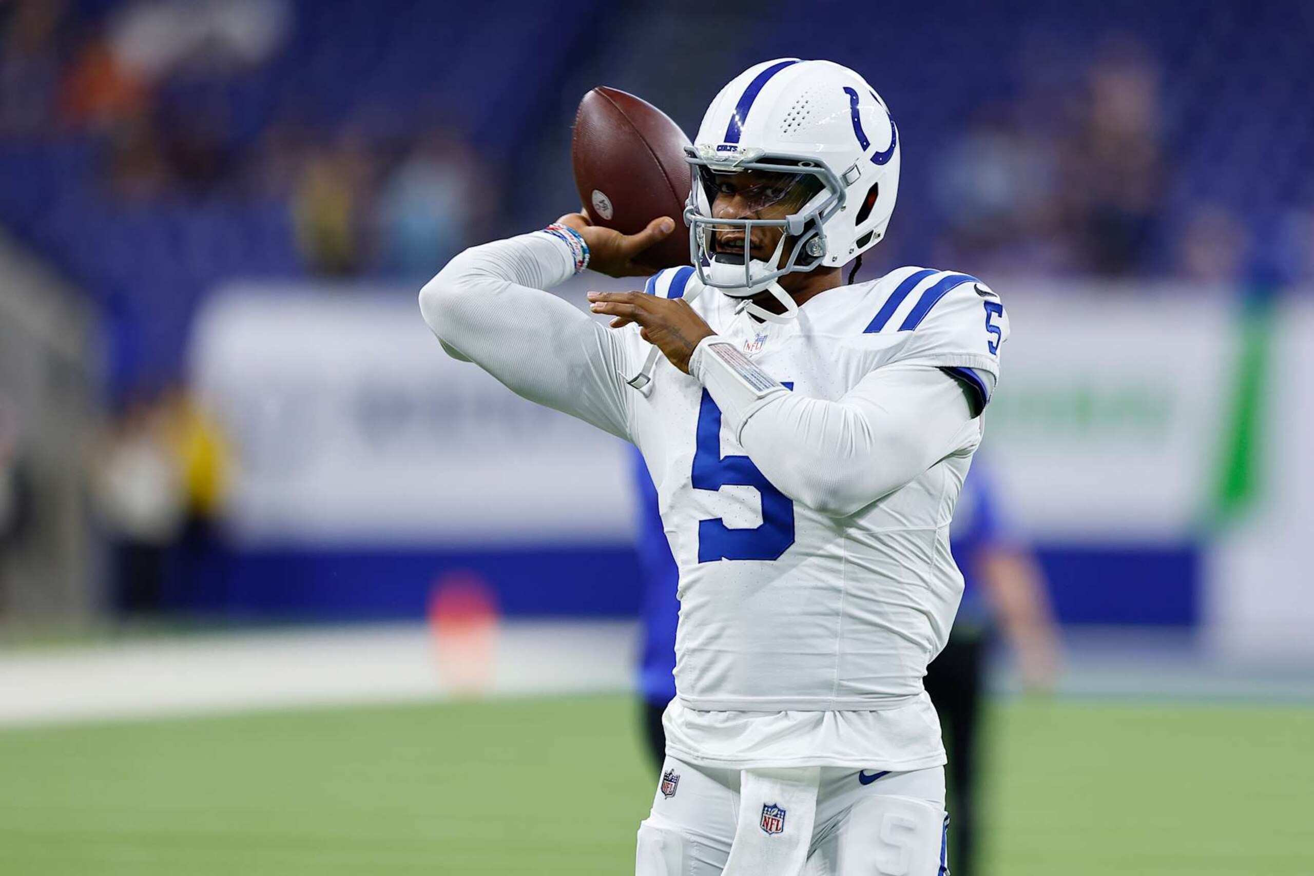 INDIANAPOLIS, IN - AUGUST 17: Indianapolis Colts quarterback Anthony Richardson (5) warms up priorate the start of the NFL Preseason game between the Arizona Cardinals and the Indianapolis Colts on August 17, 2024 at Lucas Oil Stadium  in Indianapolis, IN.  (Photo by Jeffrey Brown/Icon Sportswire via Getty Images)