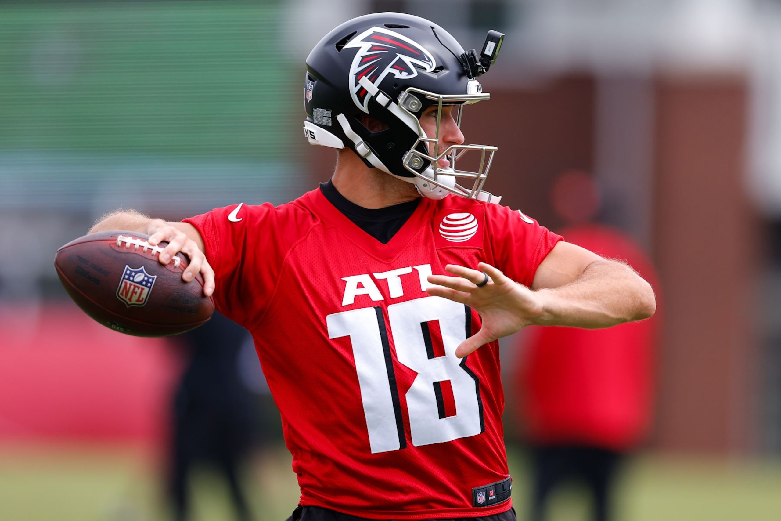 FLOWERY BRANCH, GEORGIA - JULY 28: Kirk Cousins #18 of the Atlanta Falcons drops back to pass during training camp on July 28, 2024 in Flowery Branch, Georgia. (Photo by Todd Kirkland/Getty Images) FLOWERY BRANCH, GEORGIA - JULY 28: Kirk Cousins #18 of the Atlanta Falcons drops back to pass during training camp on July 28, 2024 in Flowery Branch, Georgia. (Photo by Todd Kirkland/Getty Images)