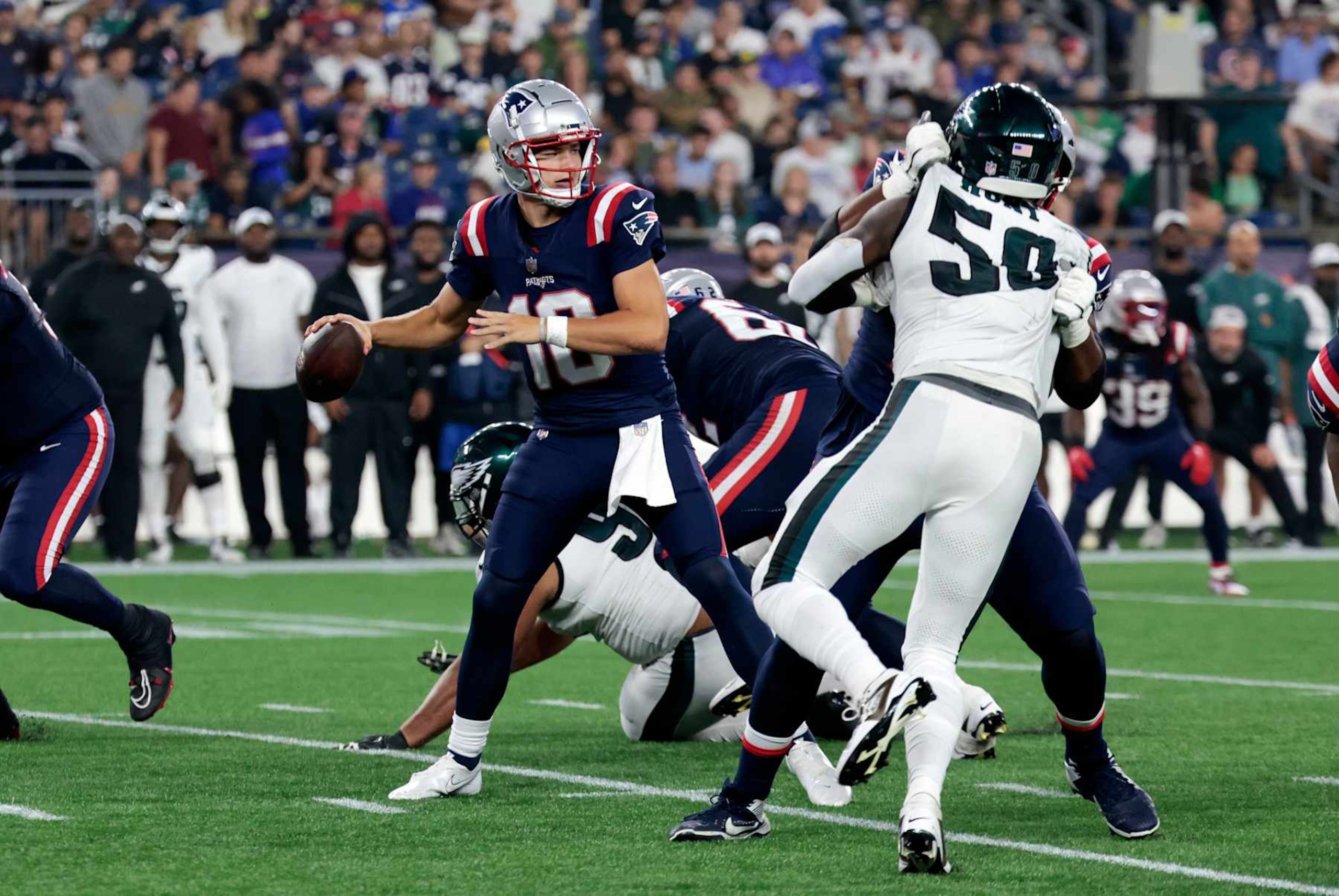 FOXBOROUGH, MA - AUGUST 15: New England Patriots quarterback Drake Maye (10) rears back to throw during a preseason game between the New England Patriots and the Philadelphia Eagles on August 15, 2024, at Gillette Stadium in Foxborough, Massachusetts. (Photo by Fred Kfoury III/Icon Sportswire via Getty Images)