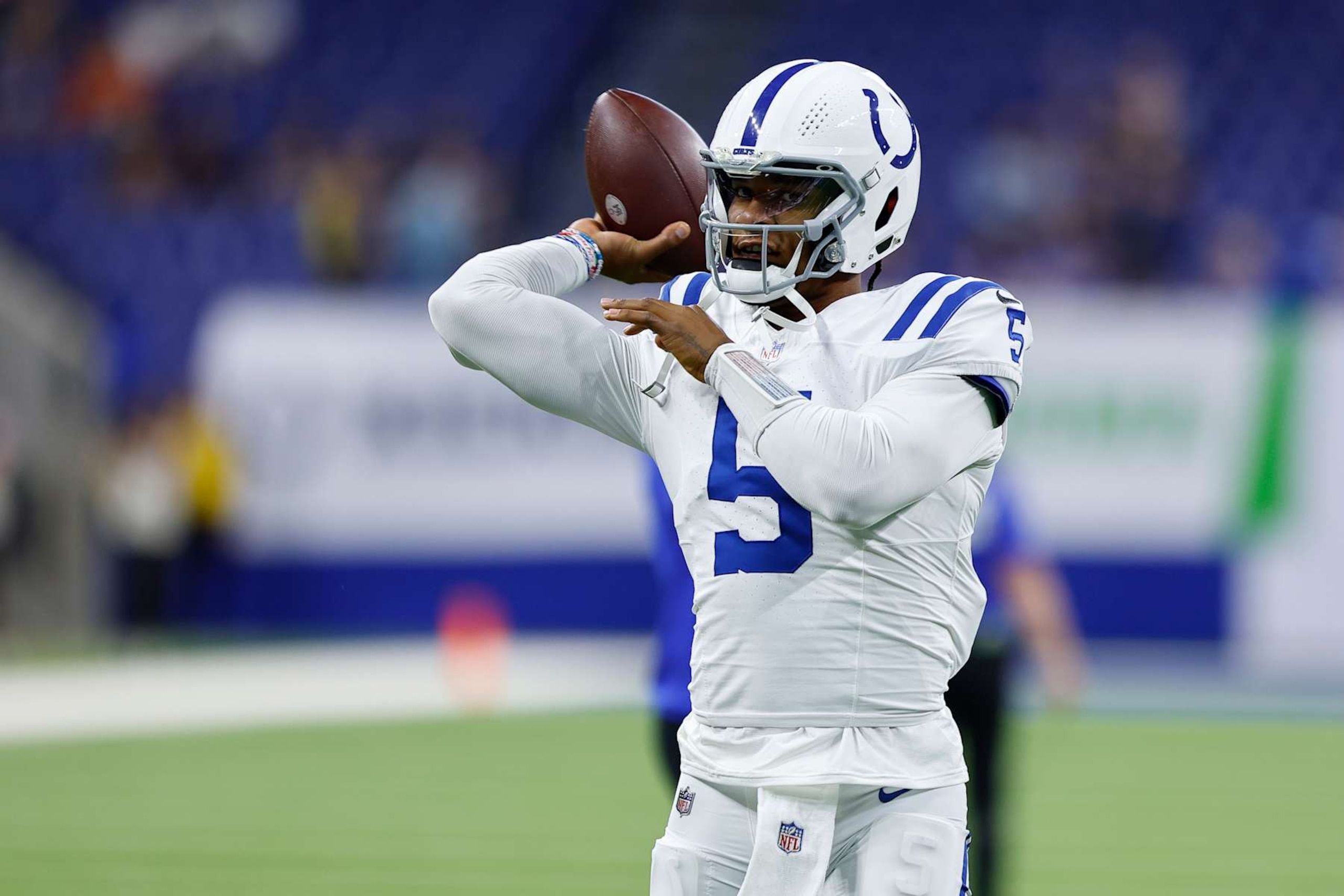 INDIANAPOLIS, IN - AUGUST 17: Indianapolis Colts quarterback Anthony Richardson (5) warms up priorate the start of the NFL Preseason game between the Arizona Cardinals and the Indianapolis Colts on August 17, 2024 at Lucas Oil Stadium  in Indianapolis, IN.  (Photo by Jeffrey Brown/Icon Sportswire via Getty Images)