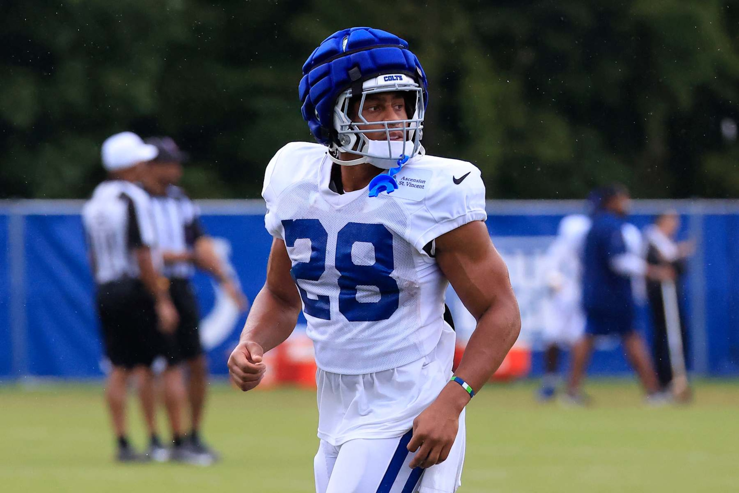 WESTFIELD, INDIANA - AUGUST 15: Jonathan Taylor #28 of the Indianapolis Colts runs a drill during a joint practice with the Arizona Cardinals at Grand Park Sports Campus on August 15, 2024 in Westfield, Indiana. (Photo by Justin Casterline/Getty Images)